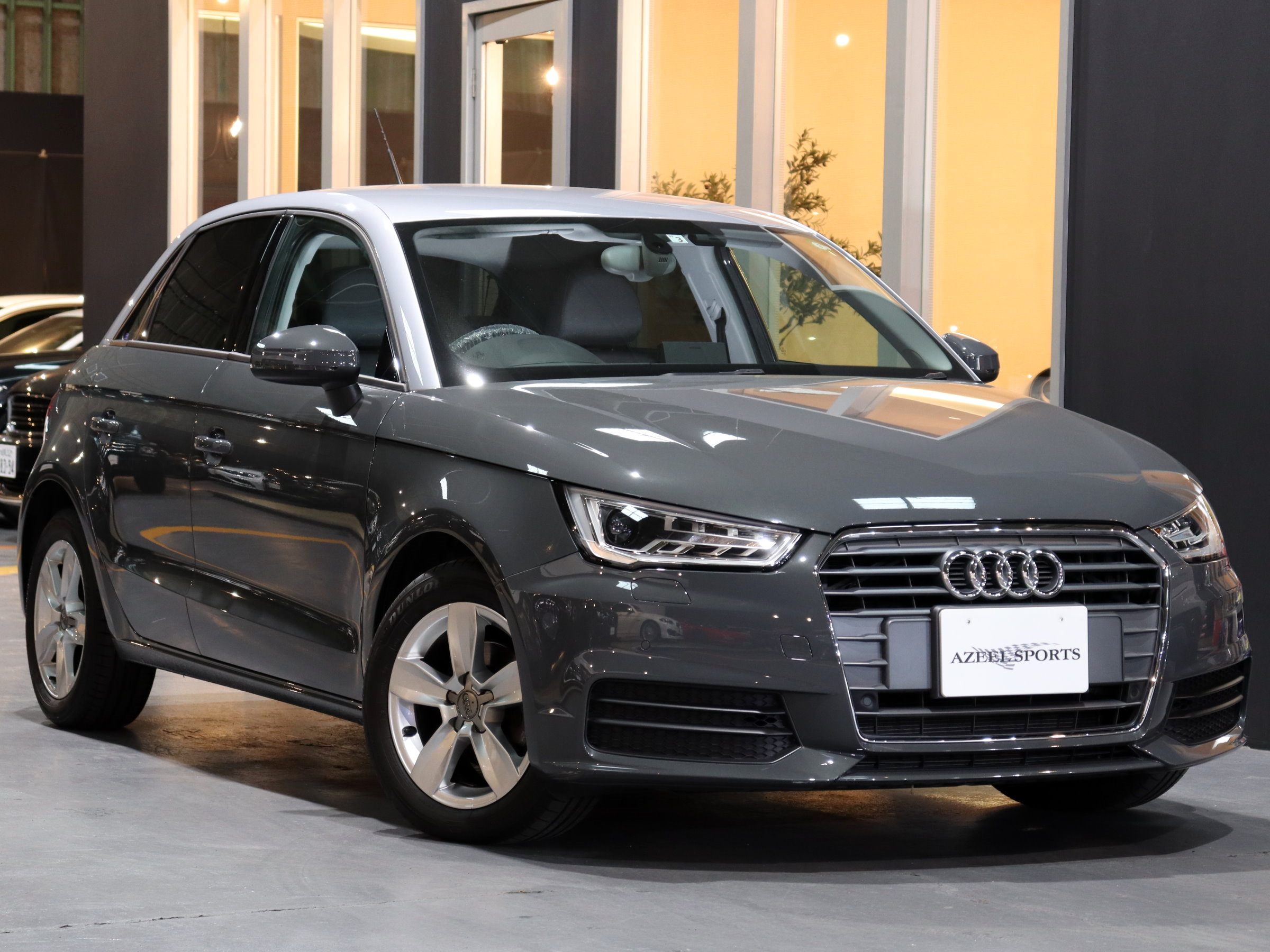 アウディ　Ａ１スポーツバック　１．０ＴＦＳＩ
