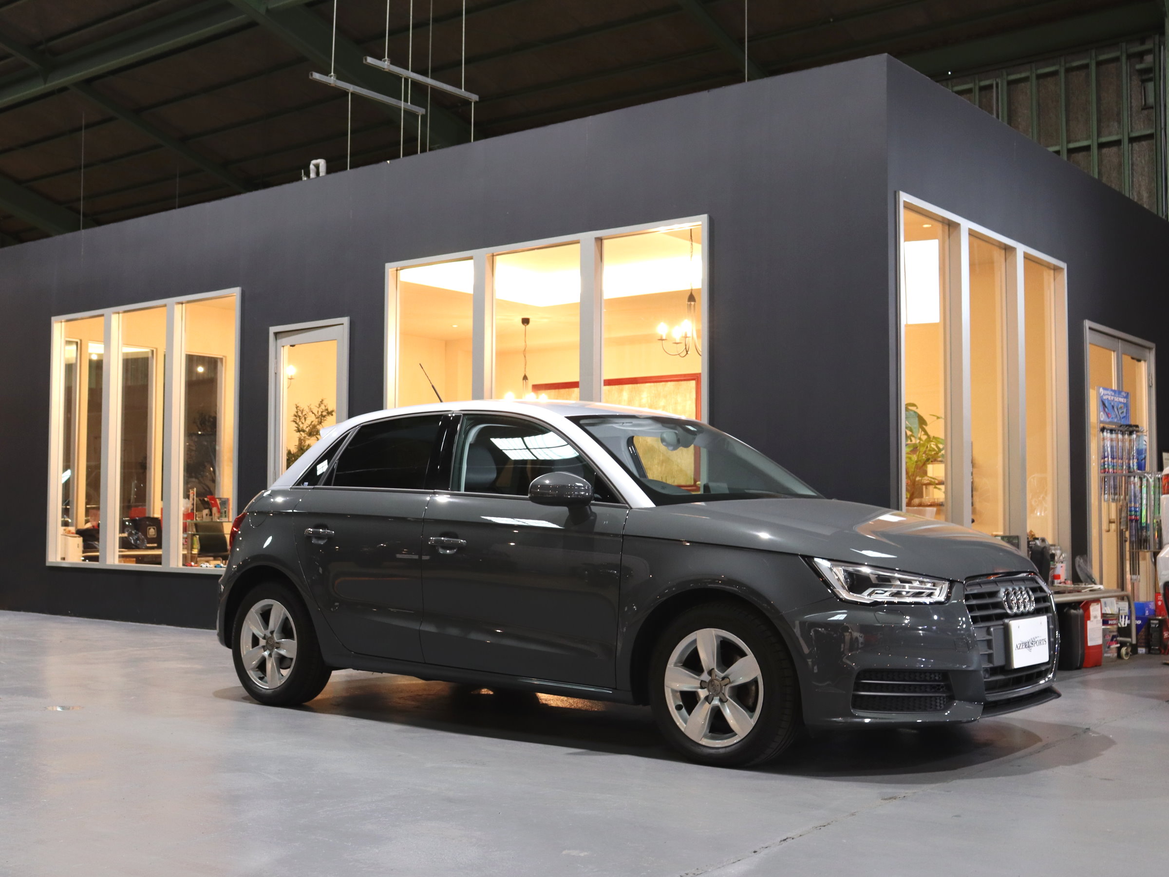 アウディ　Ａ１スポーツバック　１．０ＴＦＳＩ