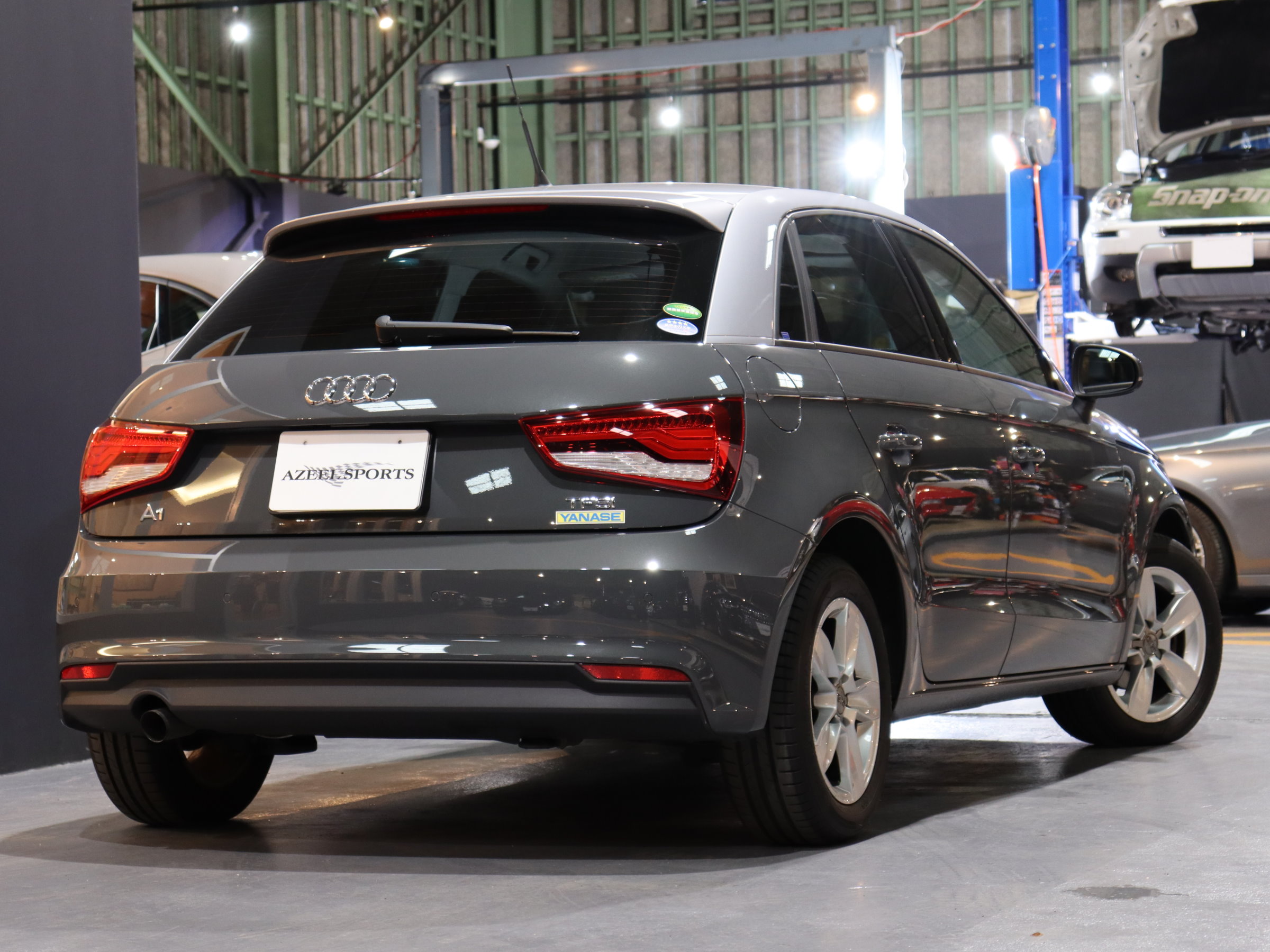 アウディ　Ａ１スポーツバック　１．０ＴＦＳＩ