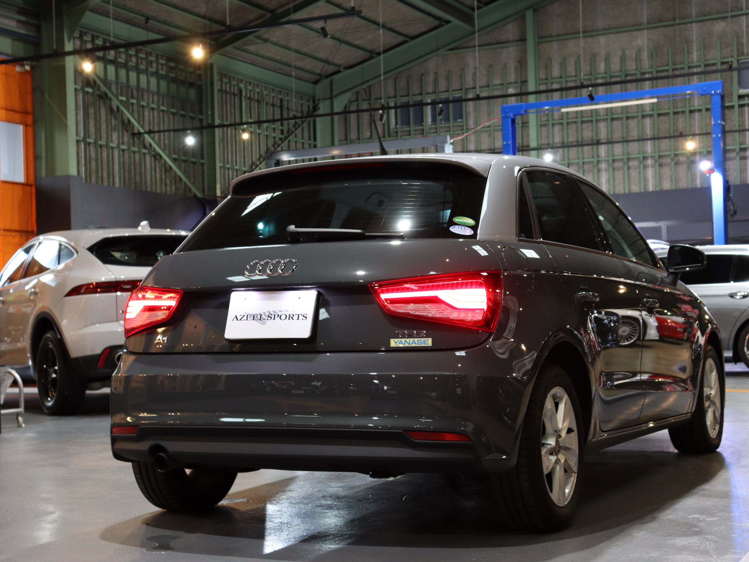 アウディ　Ａ１スポーツバック　１．０ＴＦＳＩ