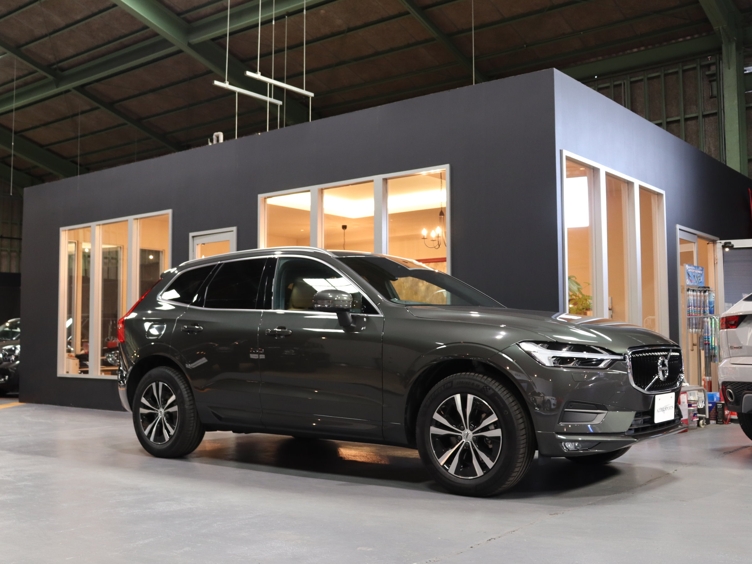 ボルボ　ＸＣ６０　Ｄ４　４ＷＤ　モメンタム