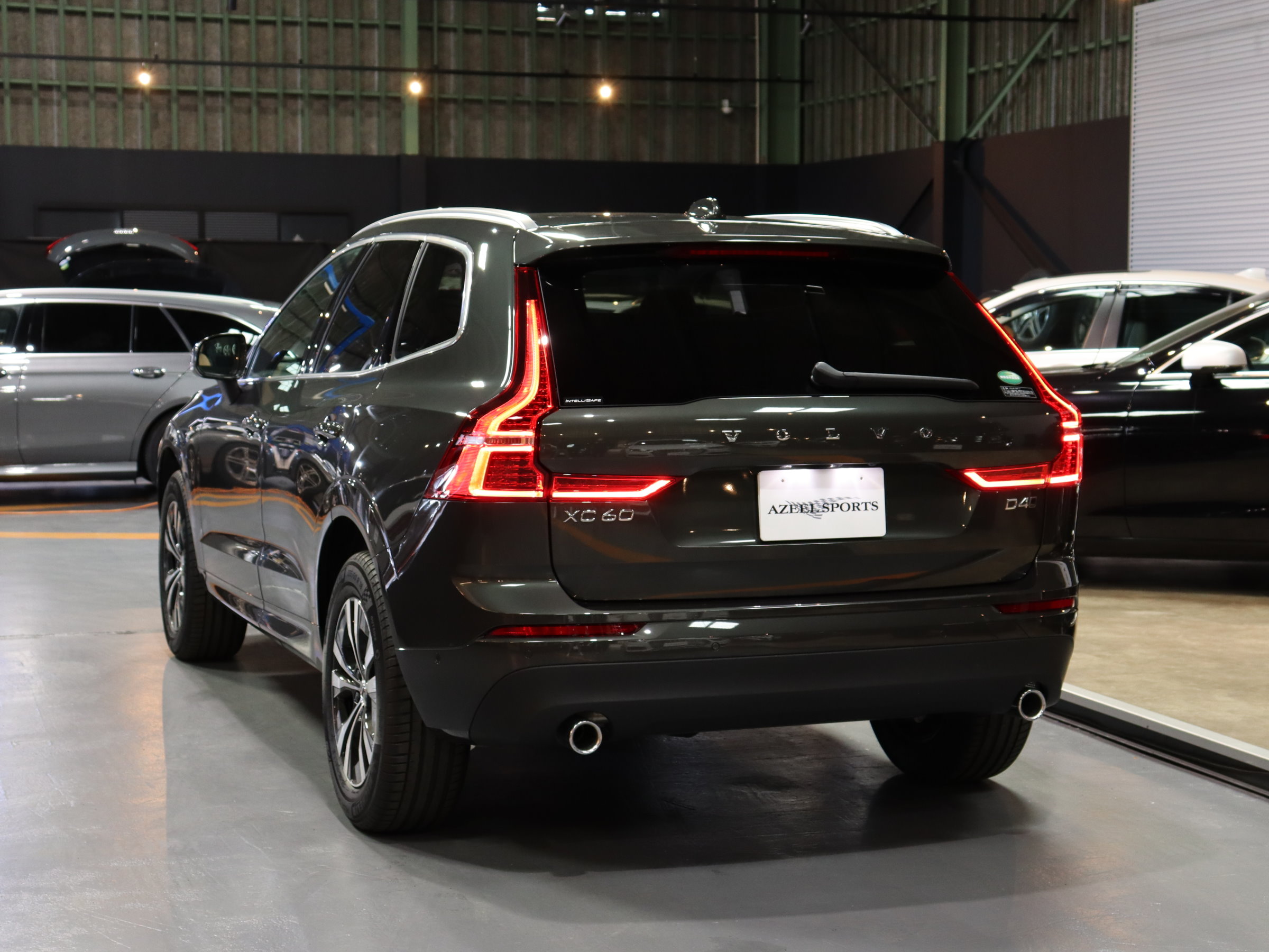 ボルボ　ＸＣ６０　Ｄ４　４ＷＤ　モメンタム