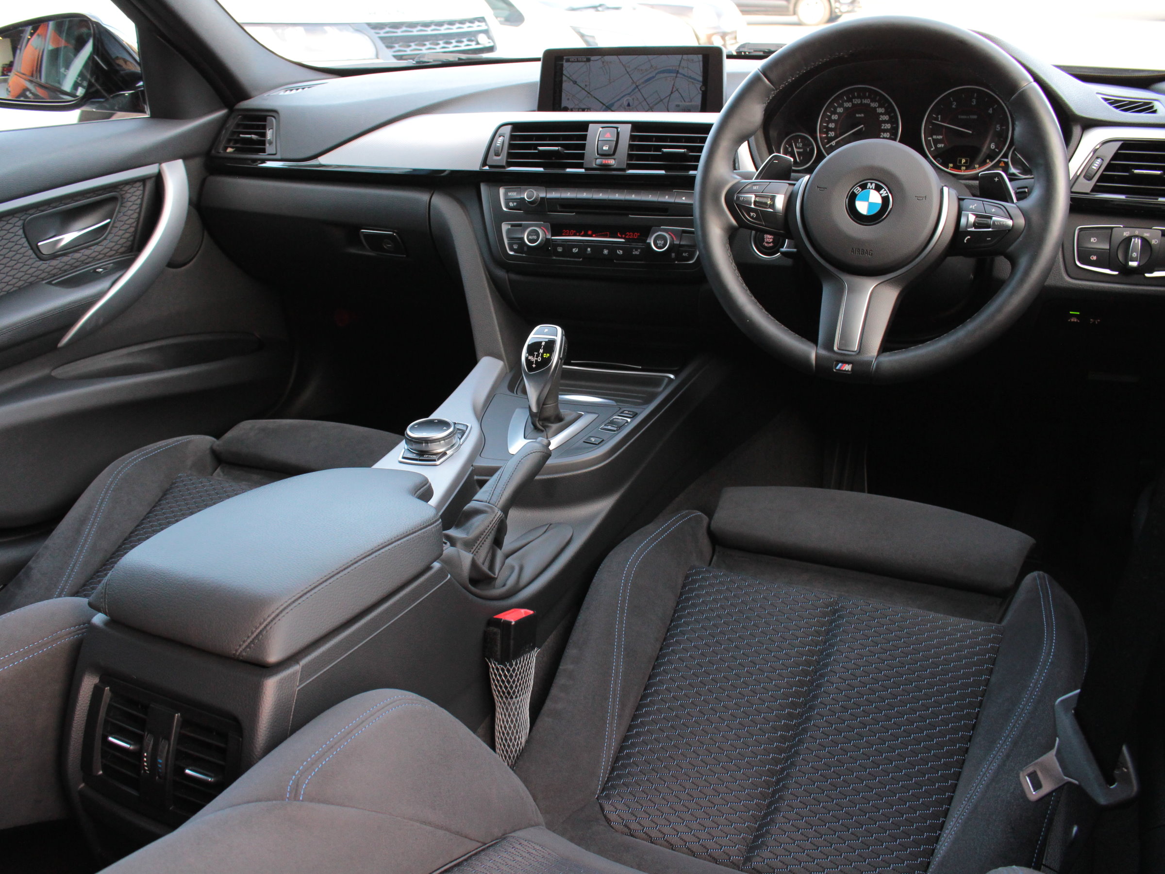 ＢＭＷ　３２０ｄ　Ｍスポーツ