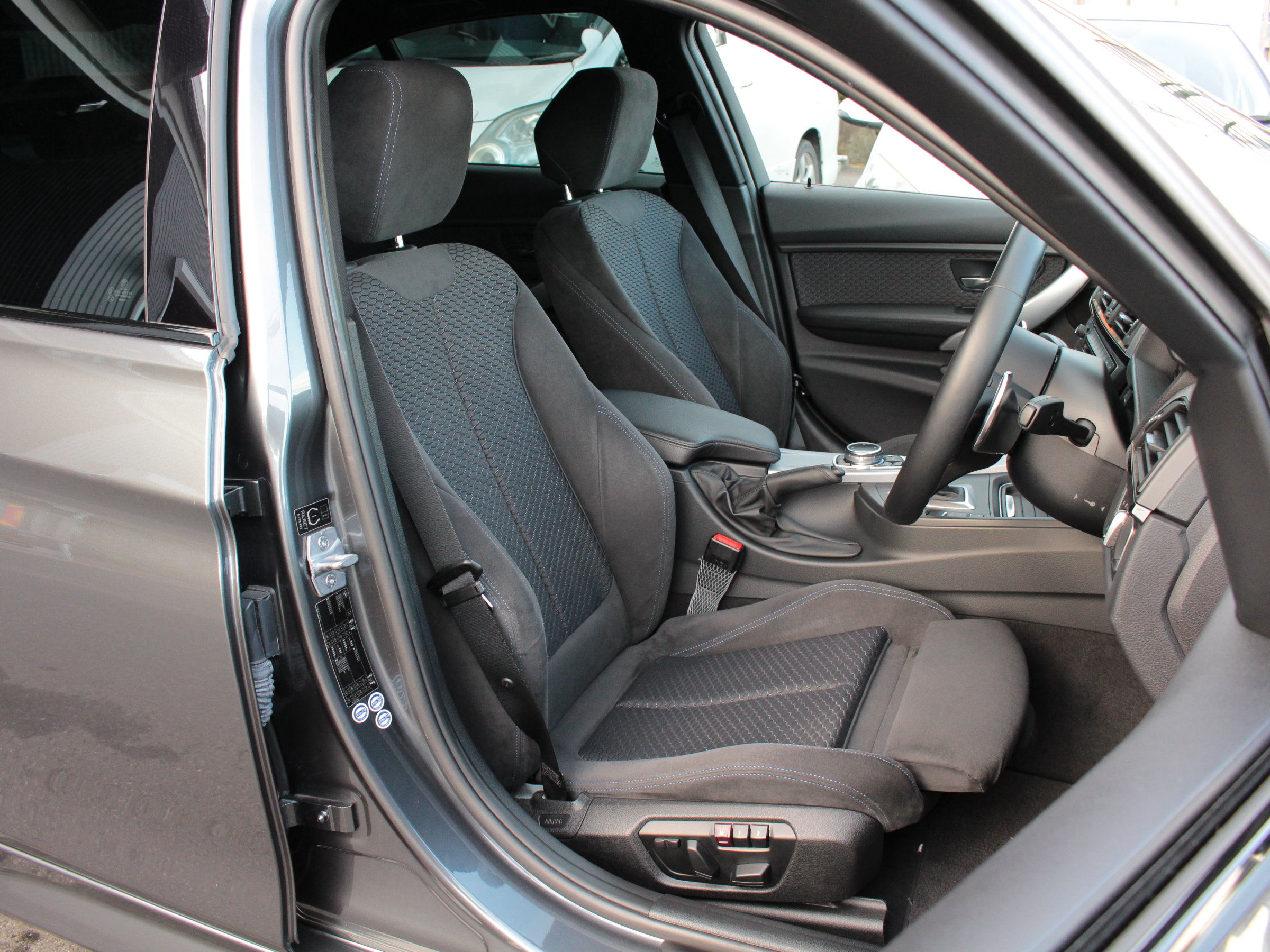 ＢＭＷ　３２０ｄ　Ｍスポーツ