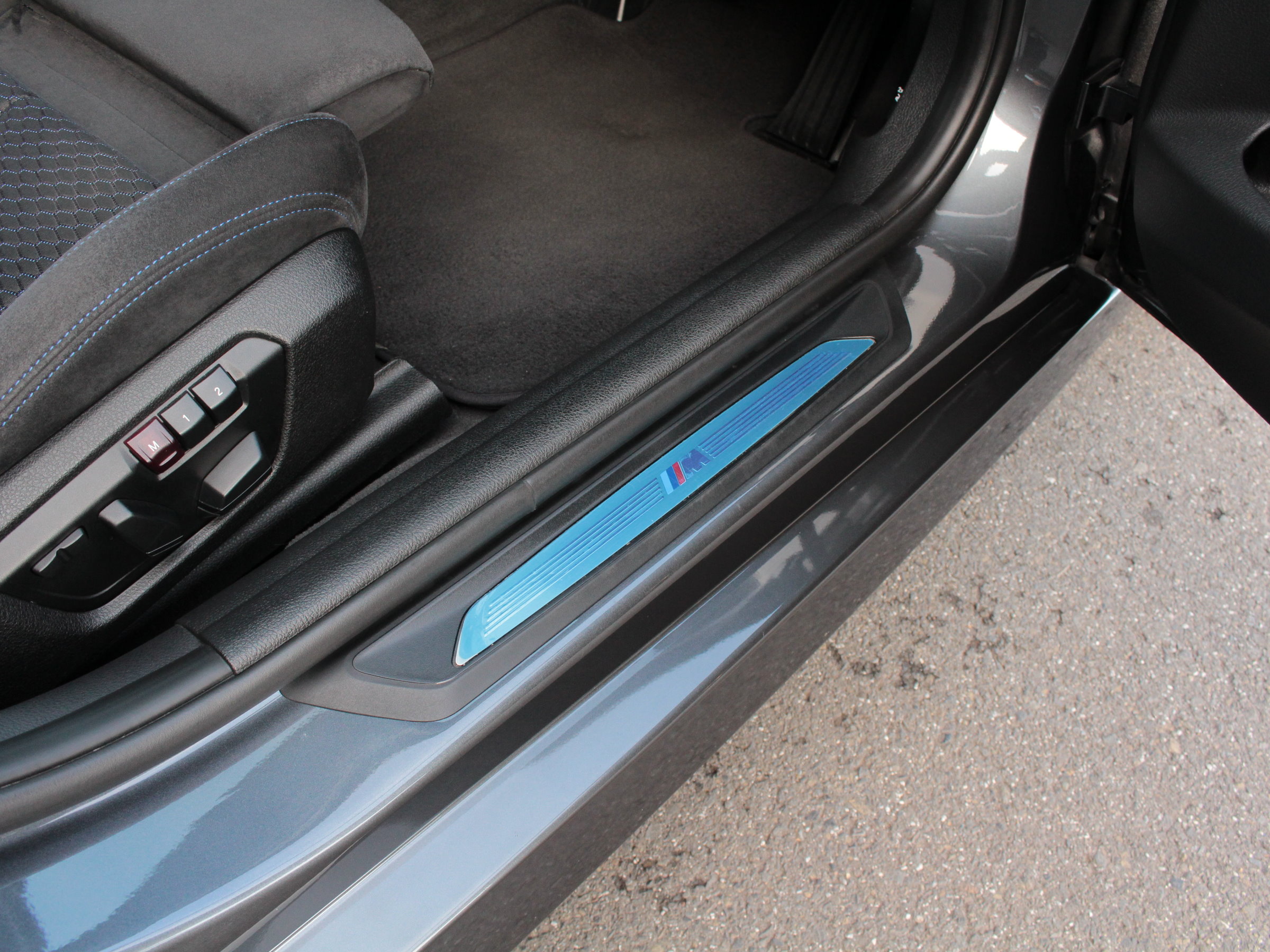 ＢＭＷ　３２０ｄ　Ｍスポーツ