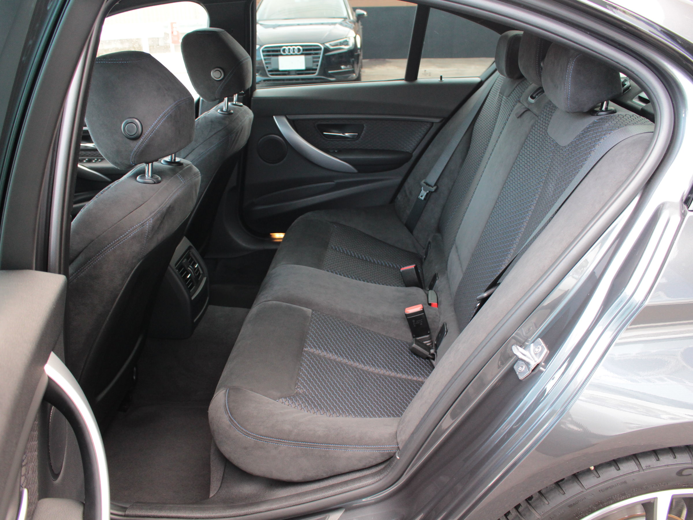 ＢＭＷ　３２０ｄ　Ｍスポーツ