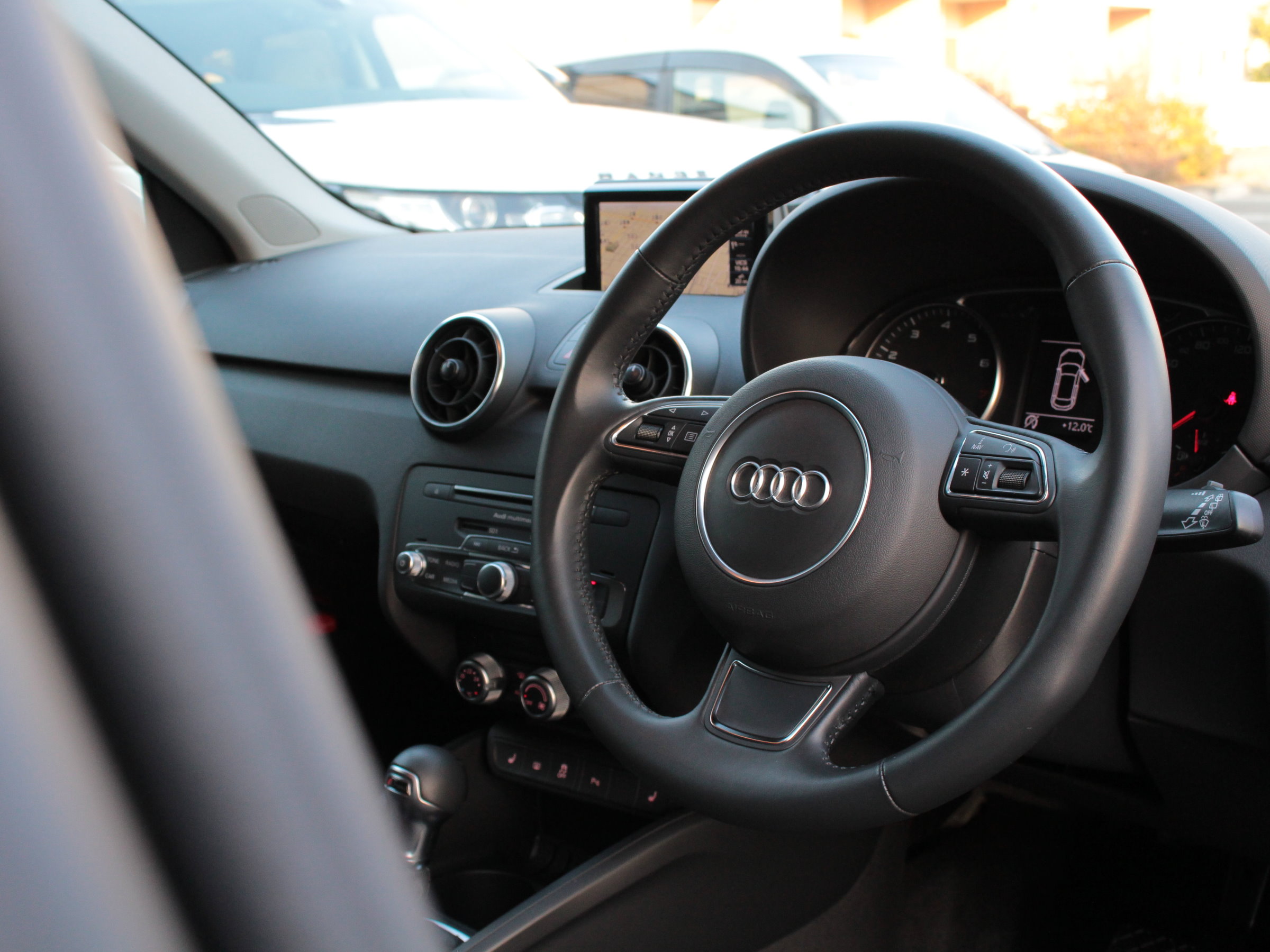 アウディ　Ａ１スポーツバック　１．０ＴＦＳＩ