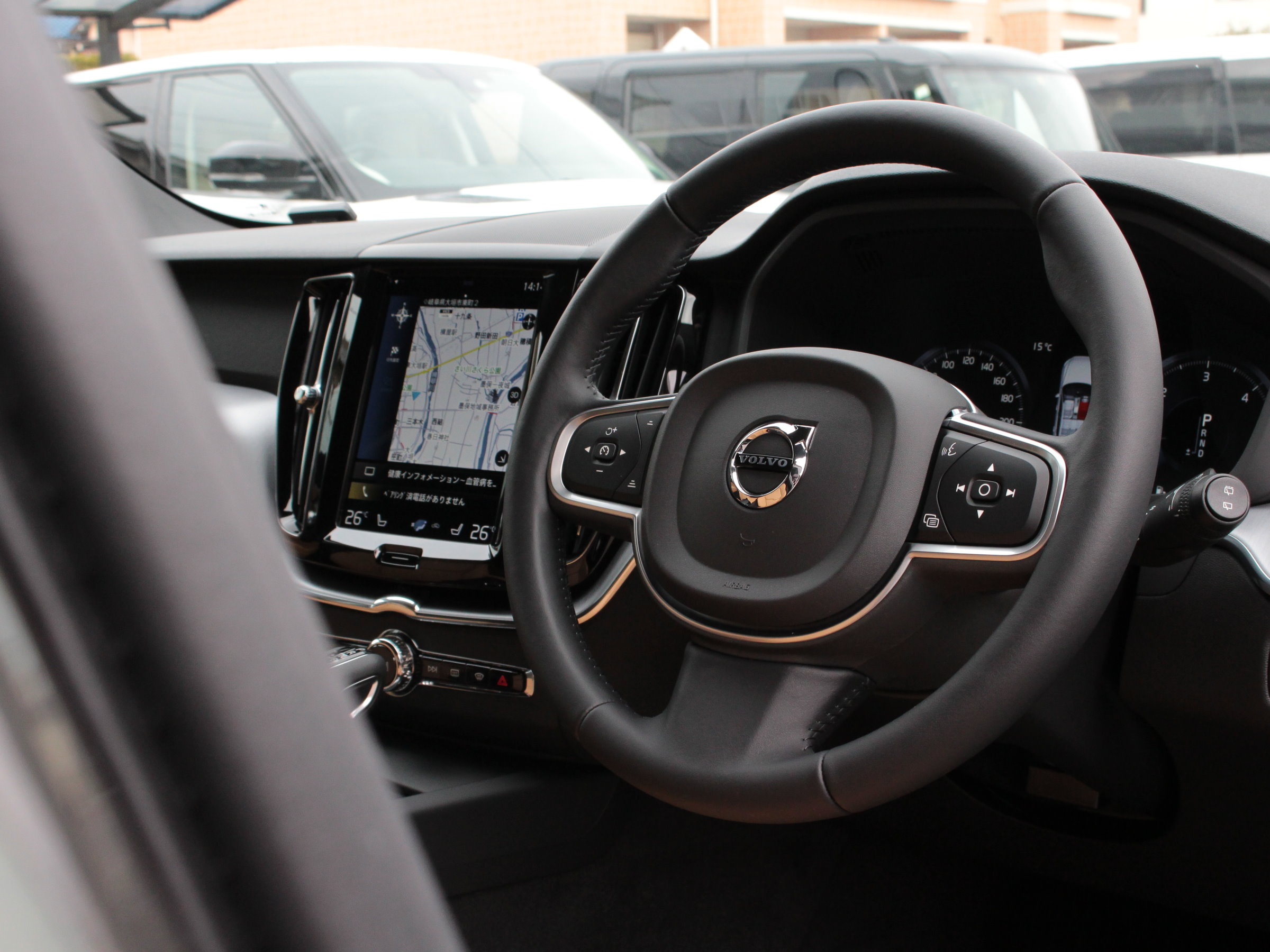 ボルボ　ＸＣ６０　Ｄ４　４ＷＤ　モメンタム