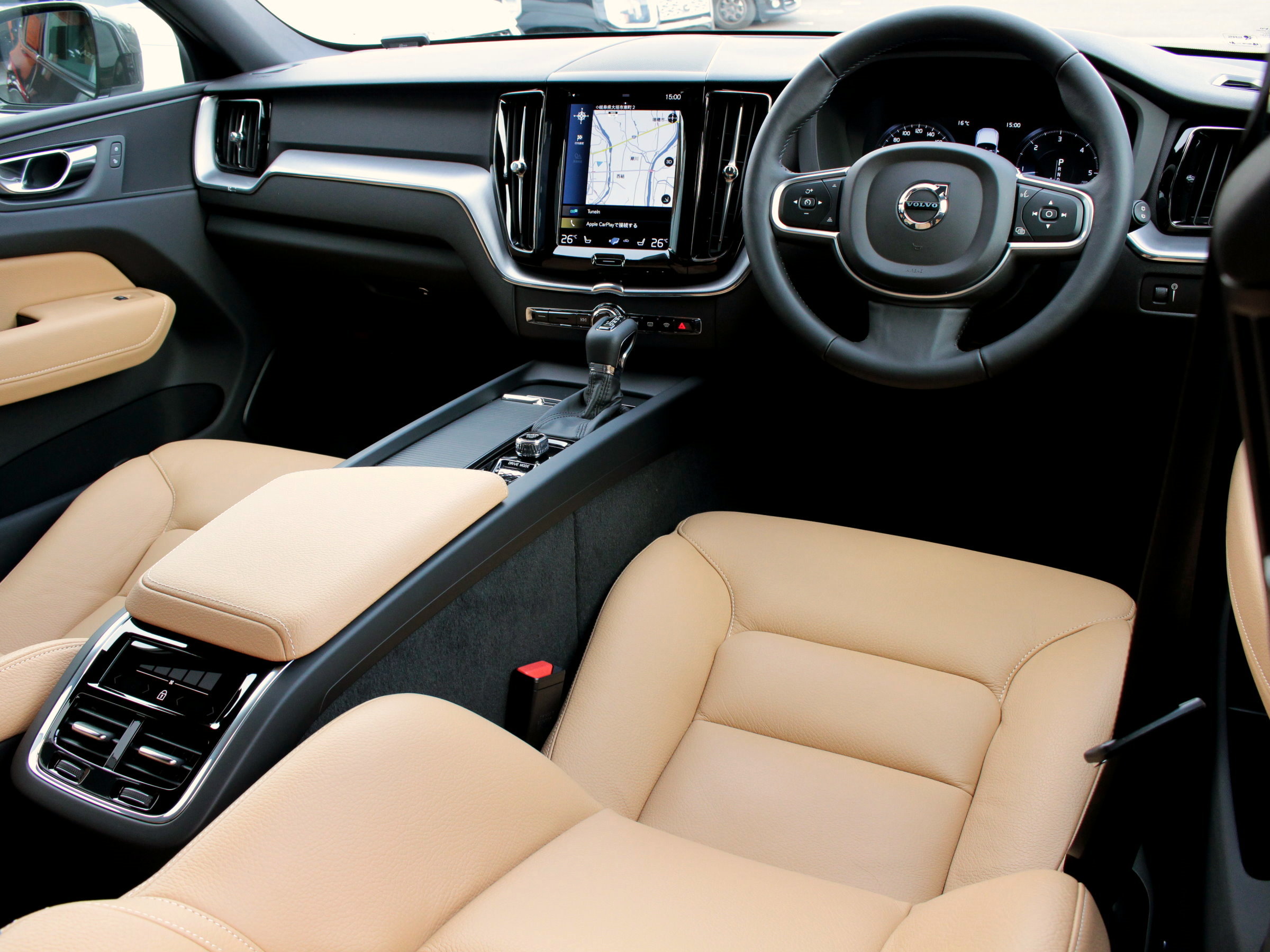 ボルボ　ＸＣ６０　Ｄ４　４ＷＤ　モメンタム