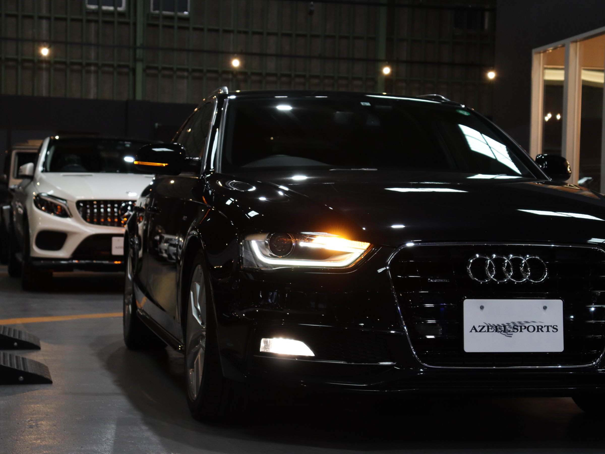 アウディ　Ａ４アバント　２．０ＴＦＳＩ　クワトロ　Ｓラインパッケージ