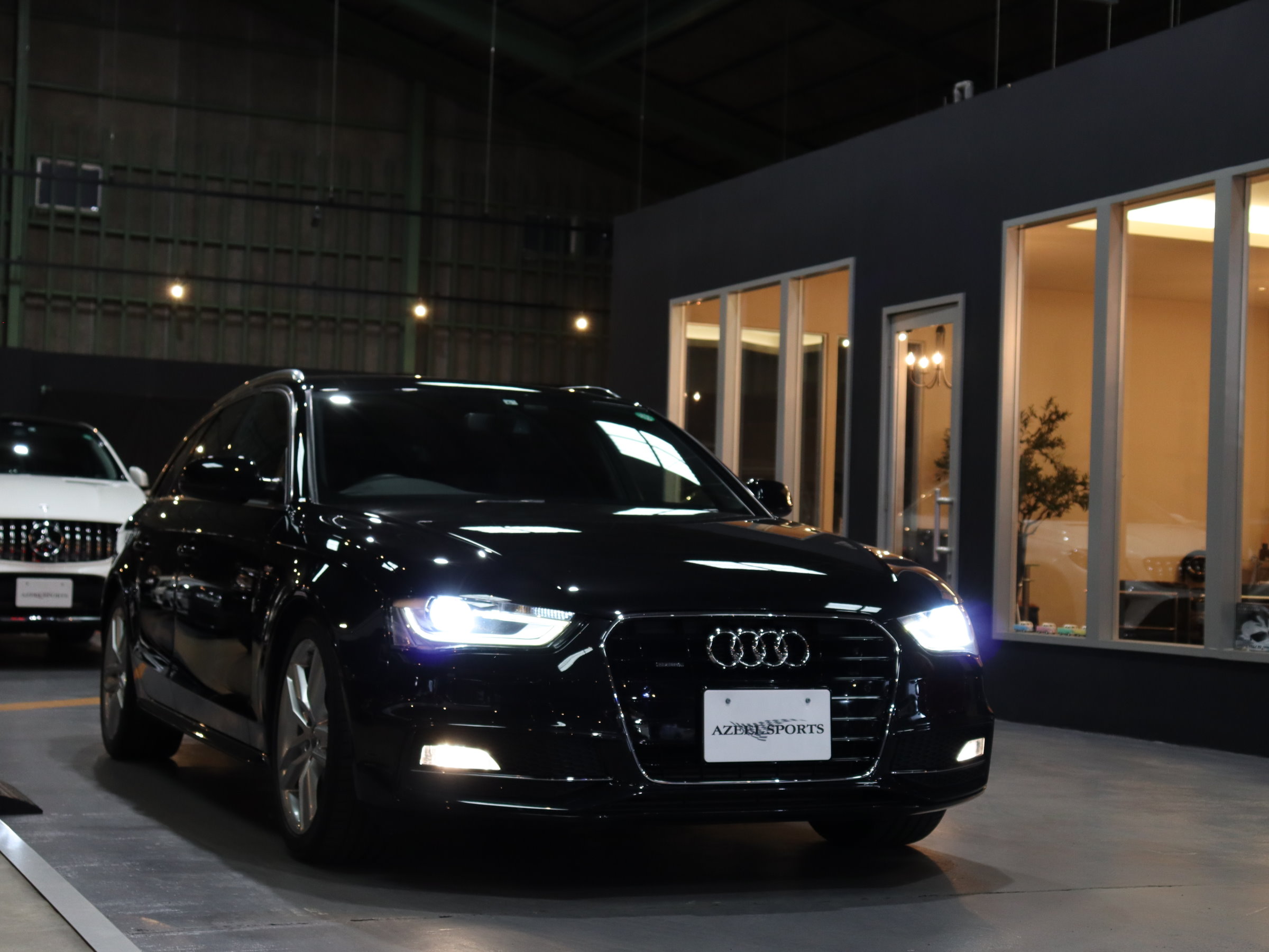 アウディ　Ａ４アバント　２．０ＴＦＳＩ　クワトロ　Ｓラインパッケージ