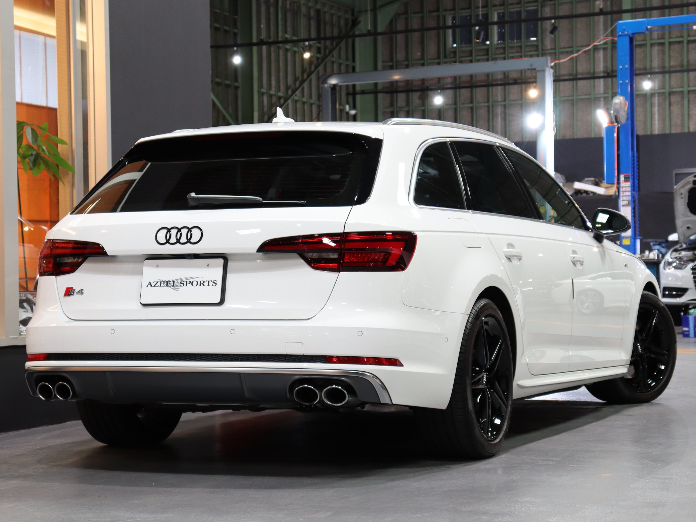 アウディ　Ｓ４アバント　３．０　４ＷＤ