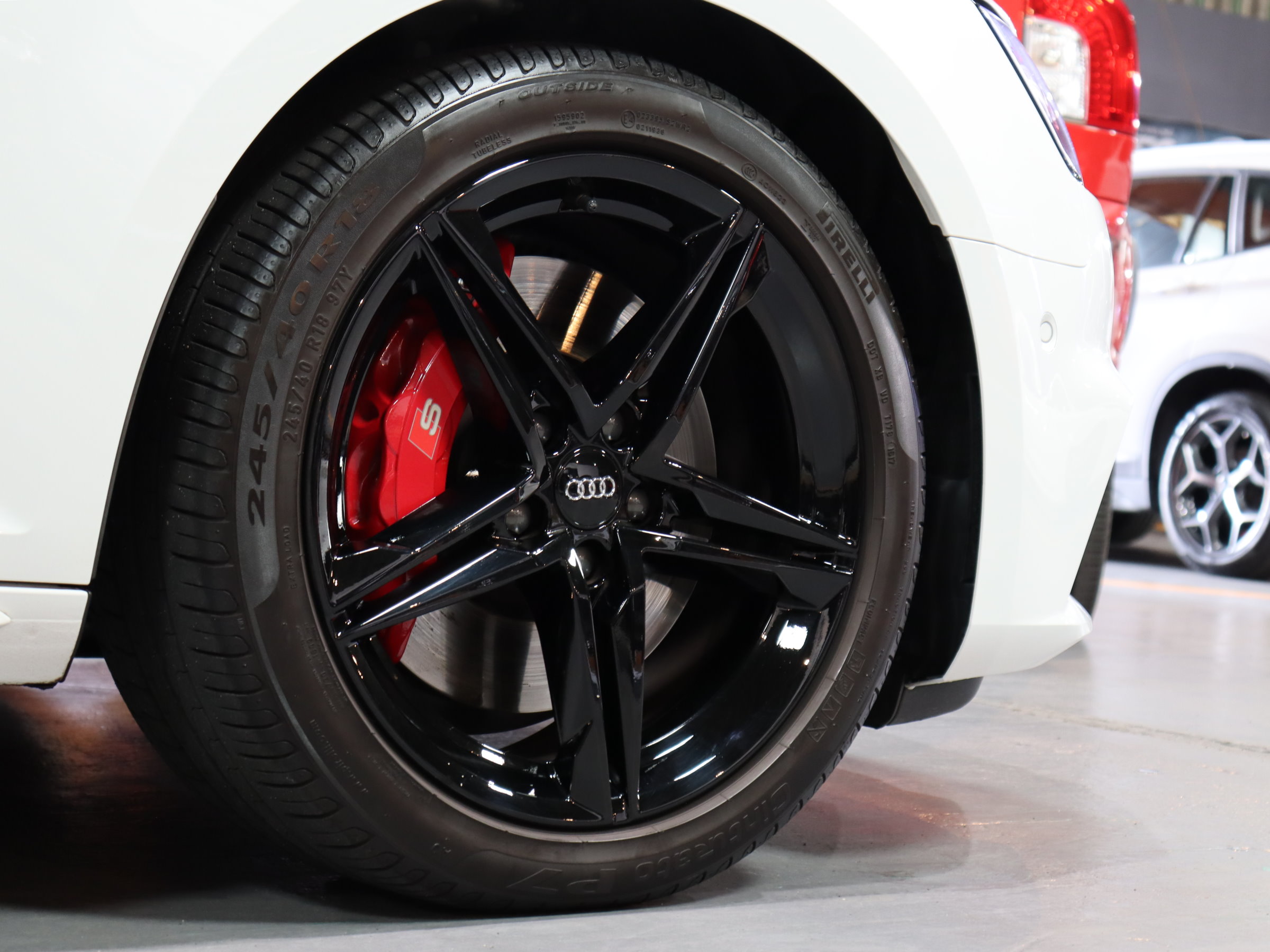 アウディ　Ｓ４アバント　３．０　４ＷＤ