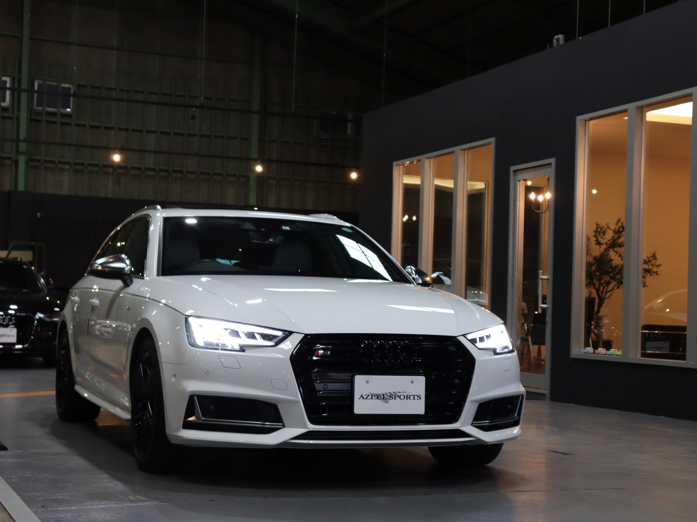 アウディ　Ｓ４アバント　３．０　４ＷＤ