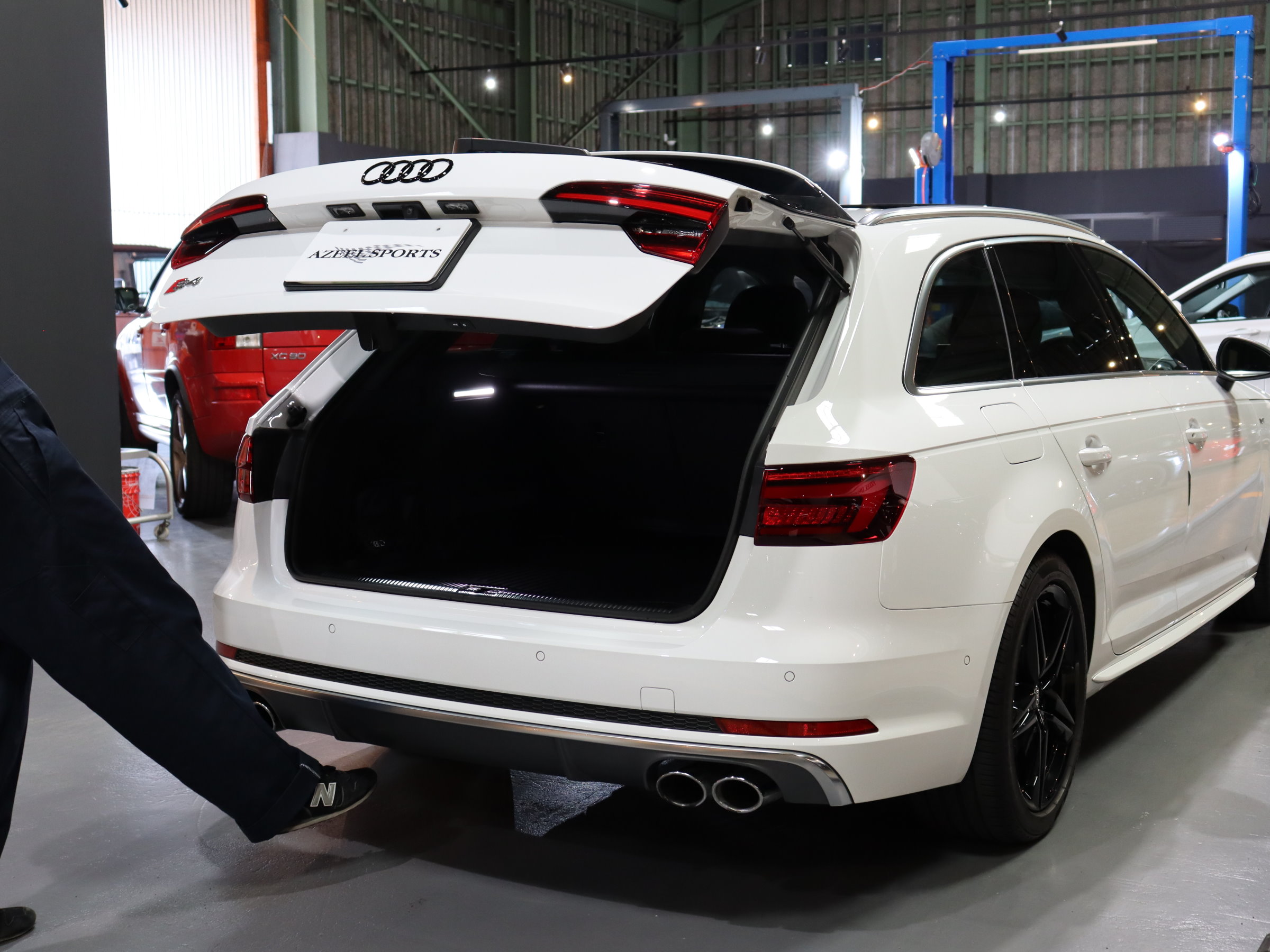 アウディ　Ｓ４アバント　３．０　４ＷＤ