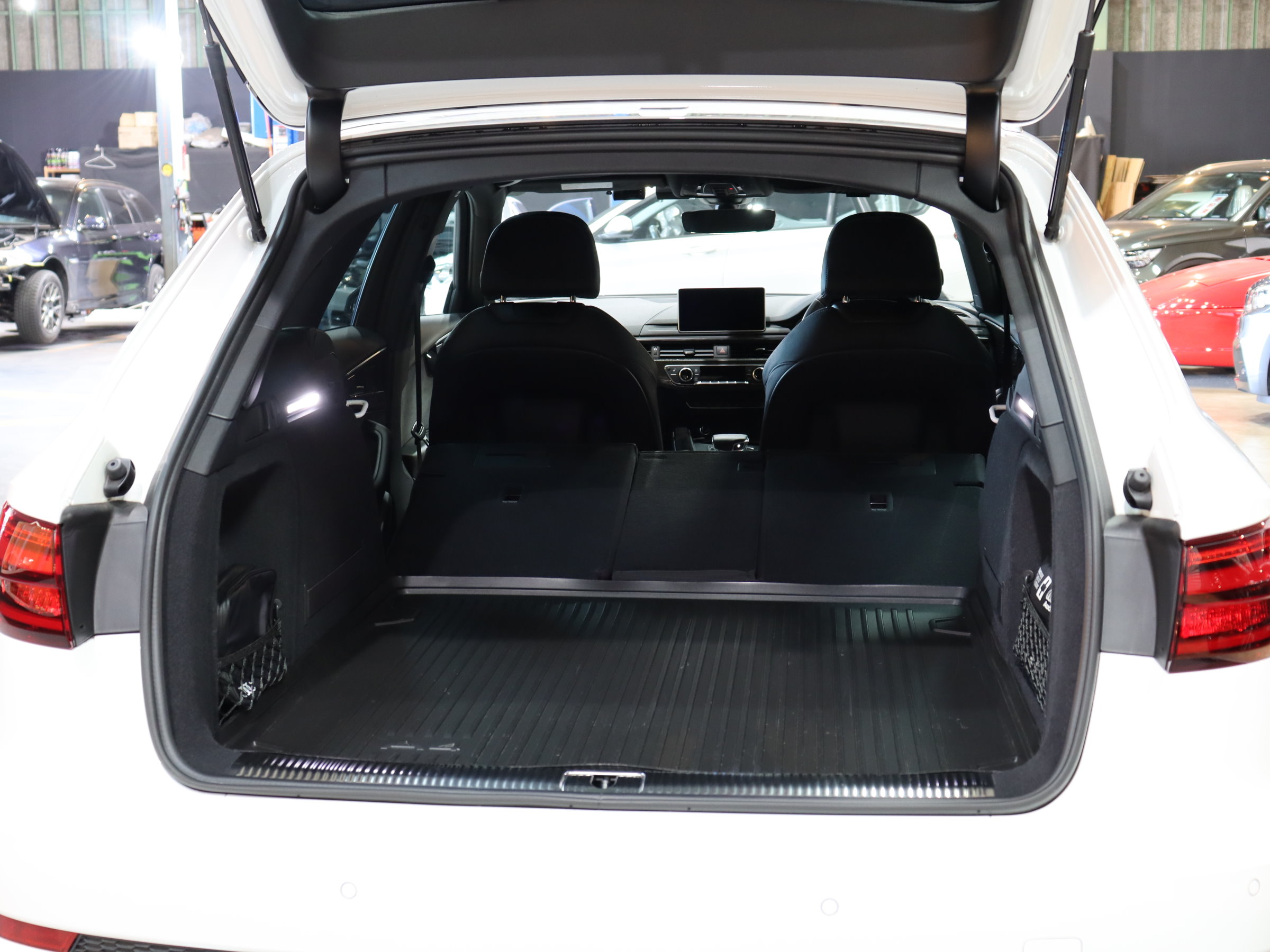 アウディ　Ｓ４アバント　３．０　４ＷＤ