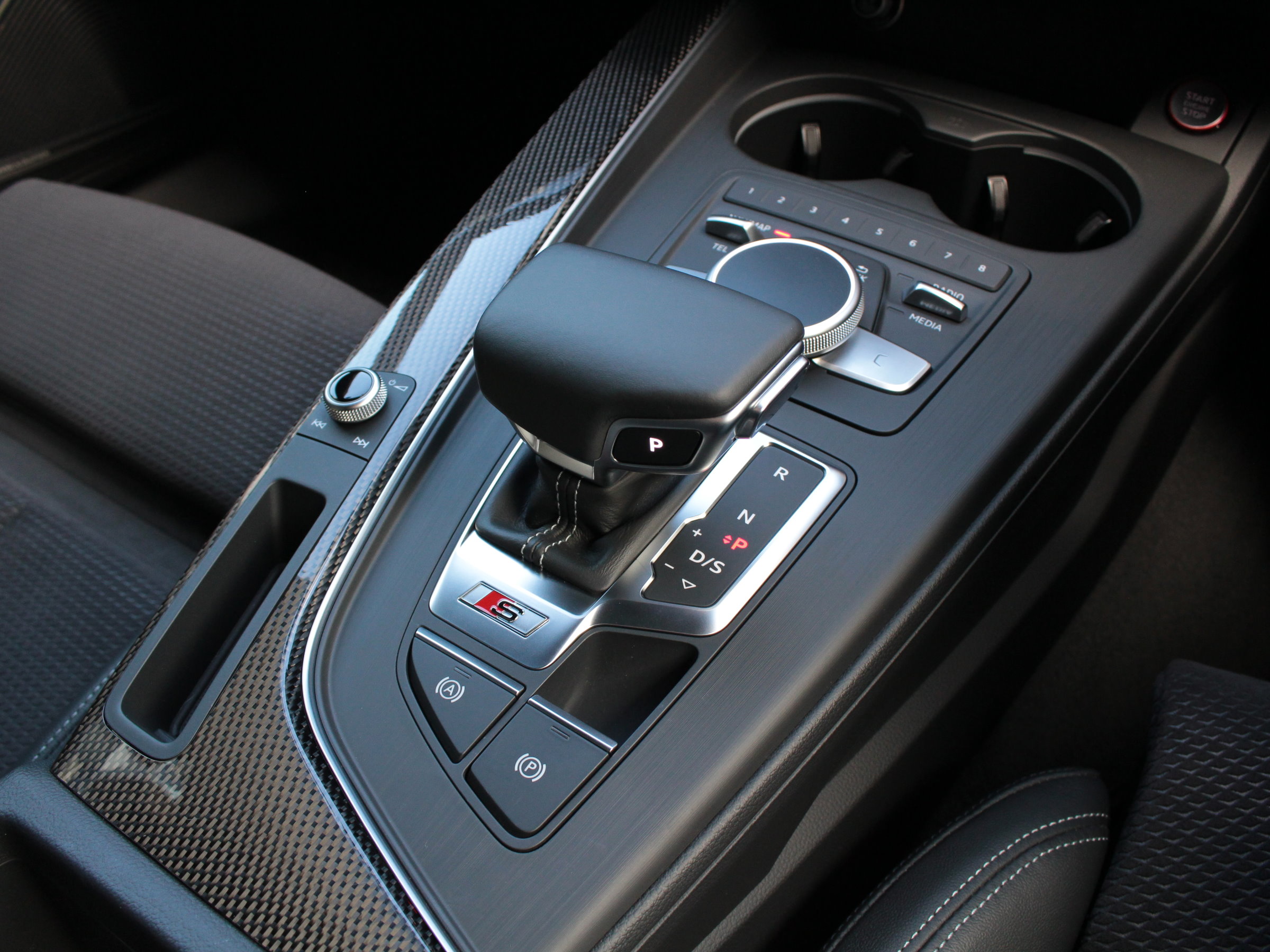 アウディ　Ｓ４アバント　３．０　４ＷＤ