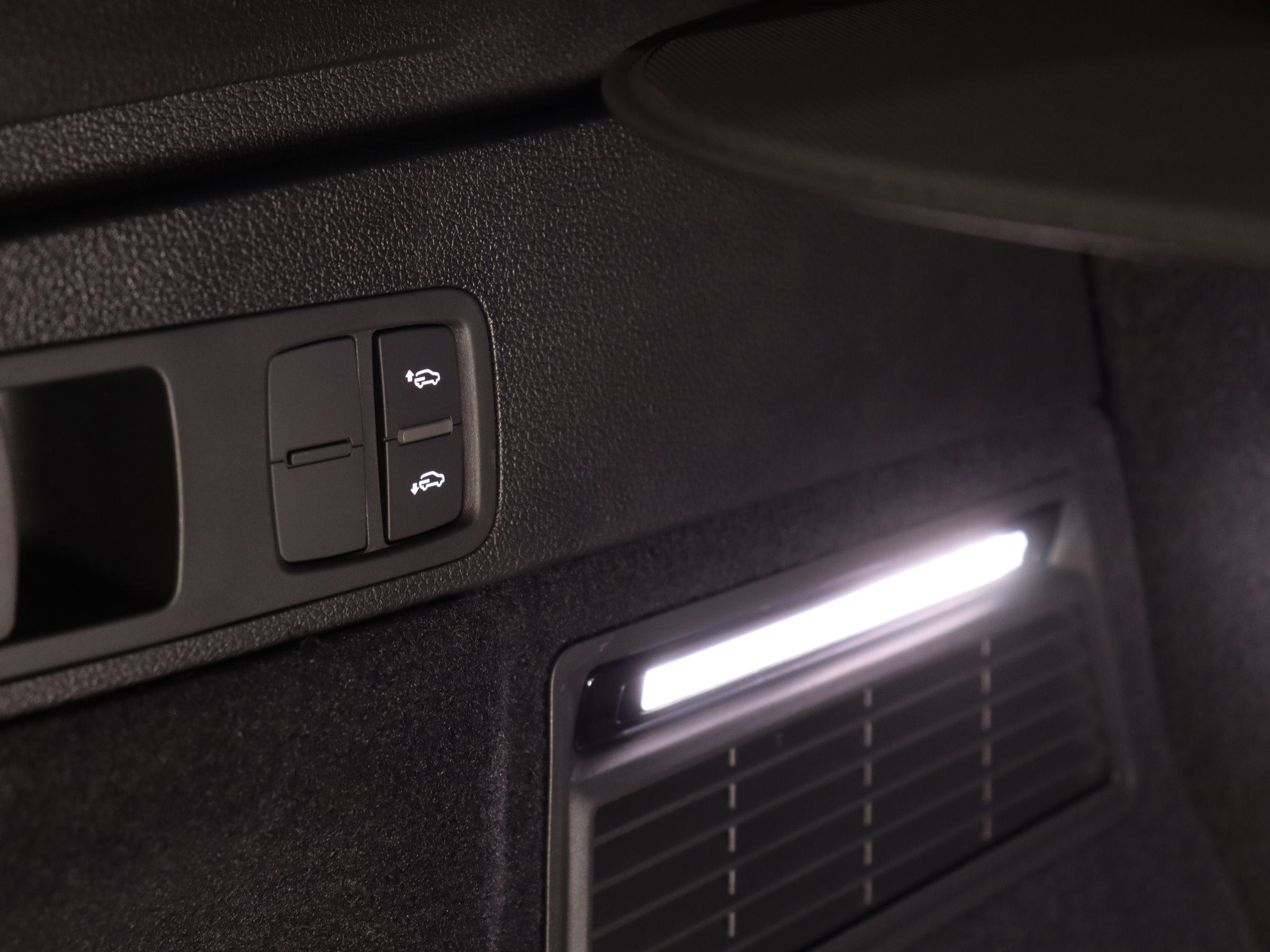 アウディ　Ｑ５　４０ＴＤＩクワトロ　スポーツ　ラグジュアリーＰＫＧ