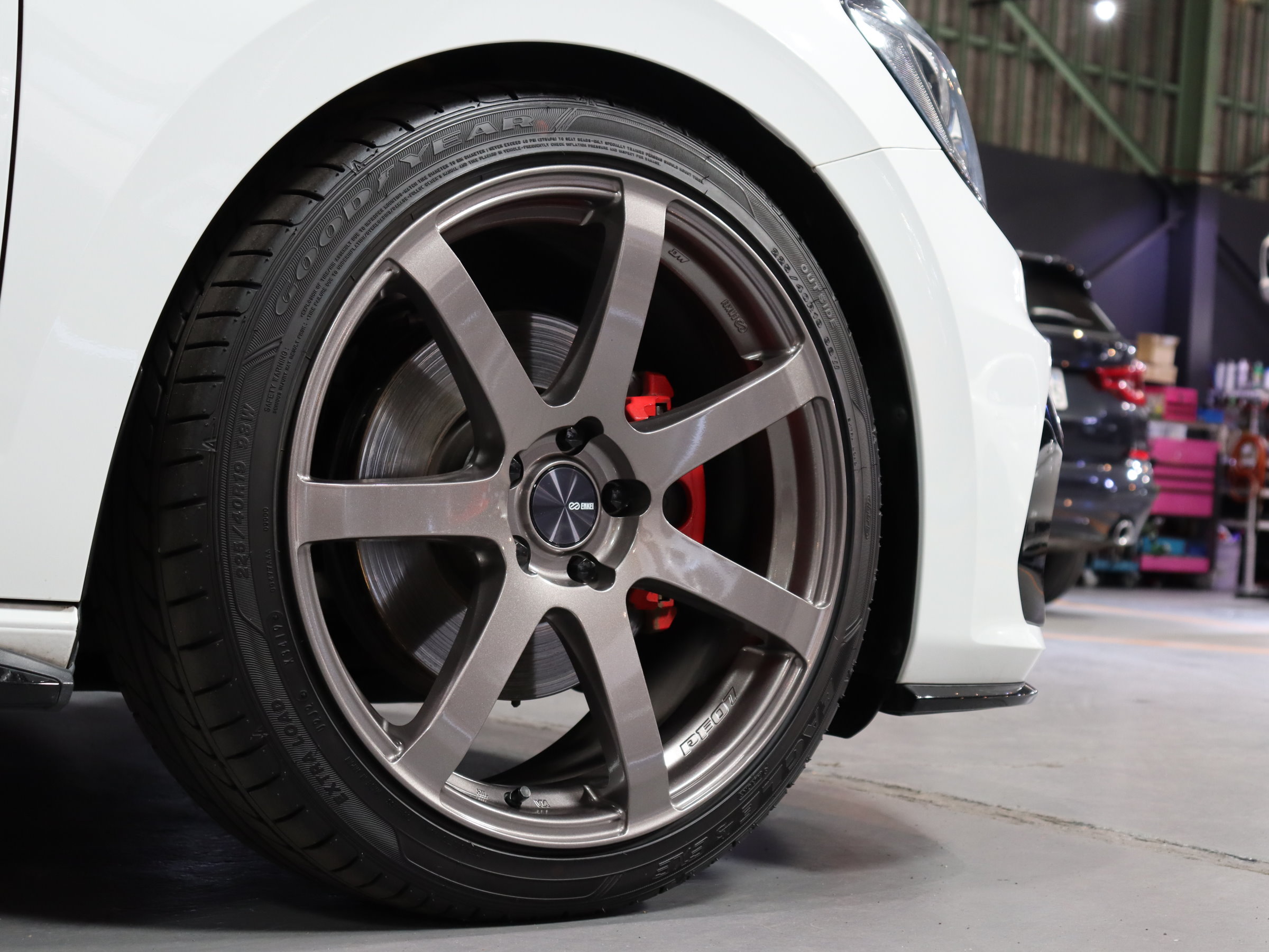 フォルクスワーゲン　ゴルフトゥーラン　ＴＳＩ　Ｒライン　