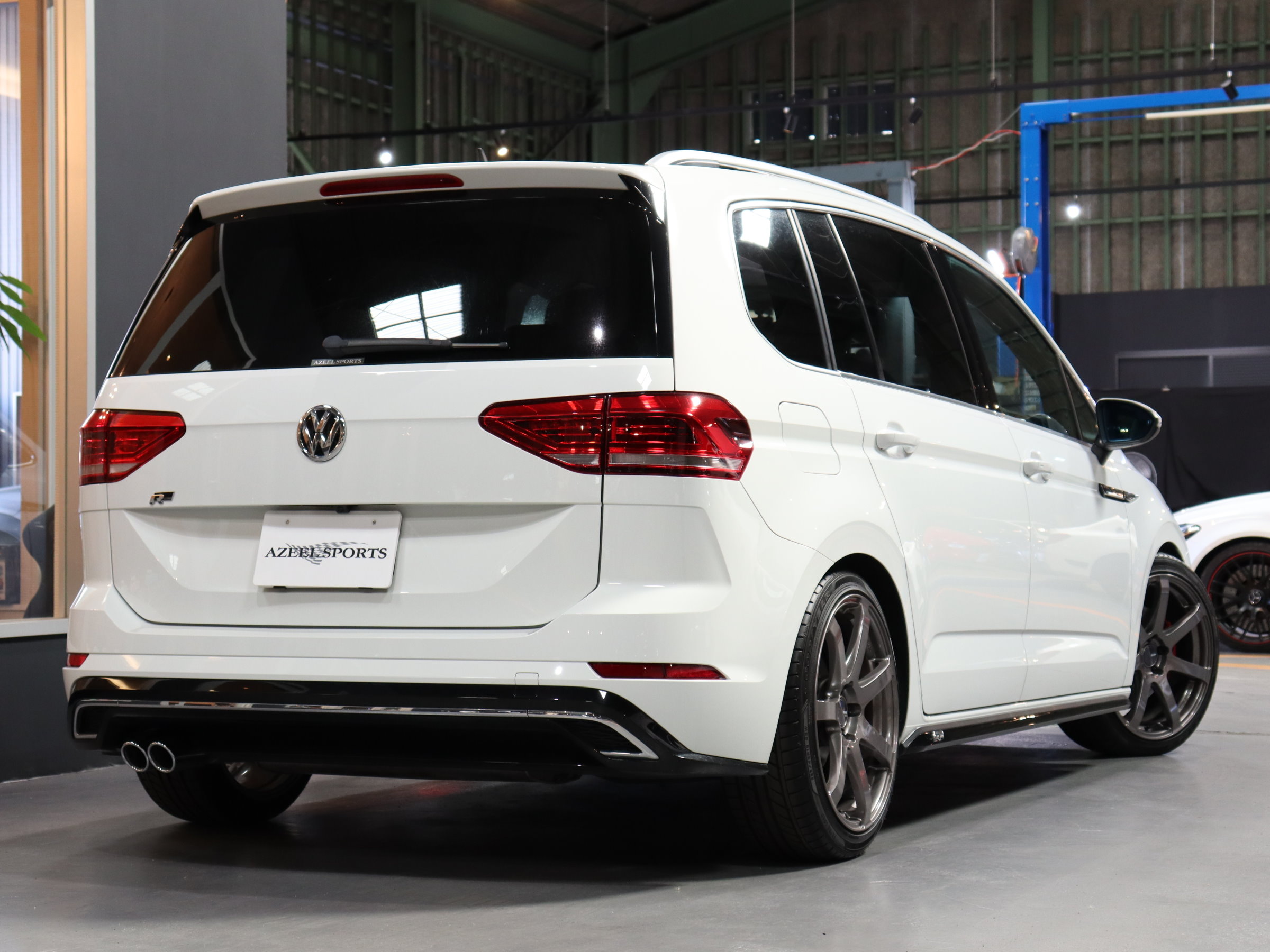 フォルクスワーゲン　ゴルフトゥーラン　ＴＳＩ　Ｒライン　