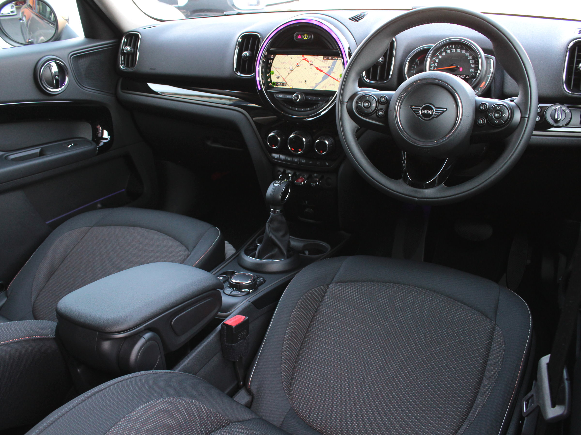 ＢＭＷＭＩＮＩ　クーパーＤ　クロスオーバー　オール４