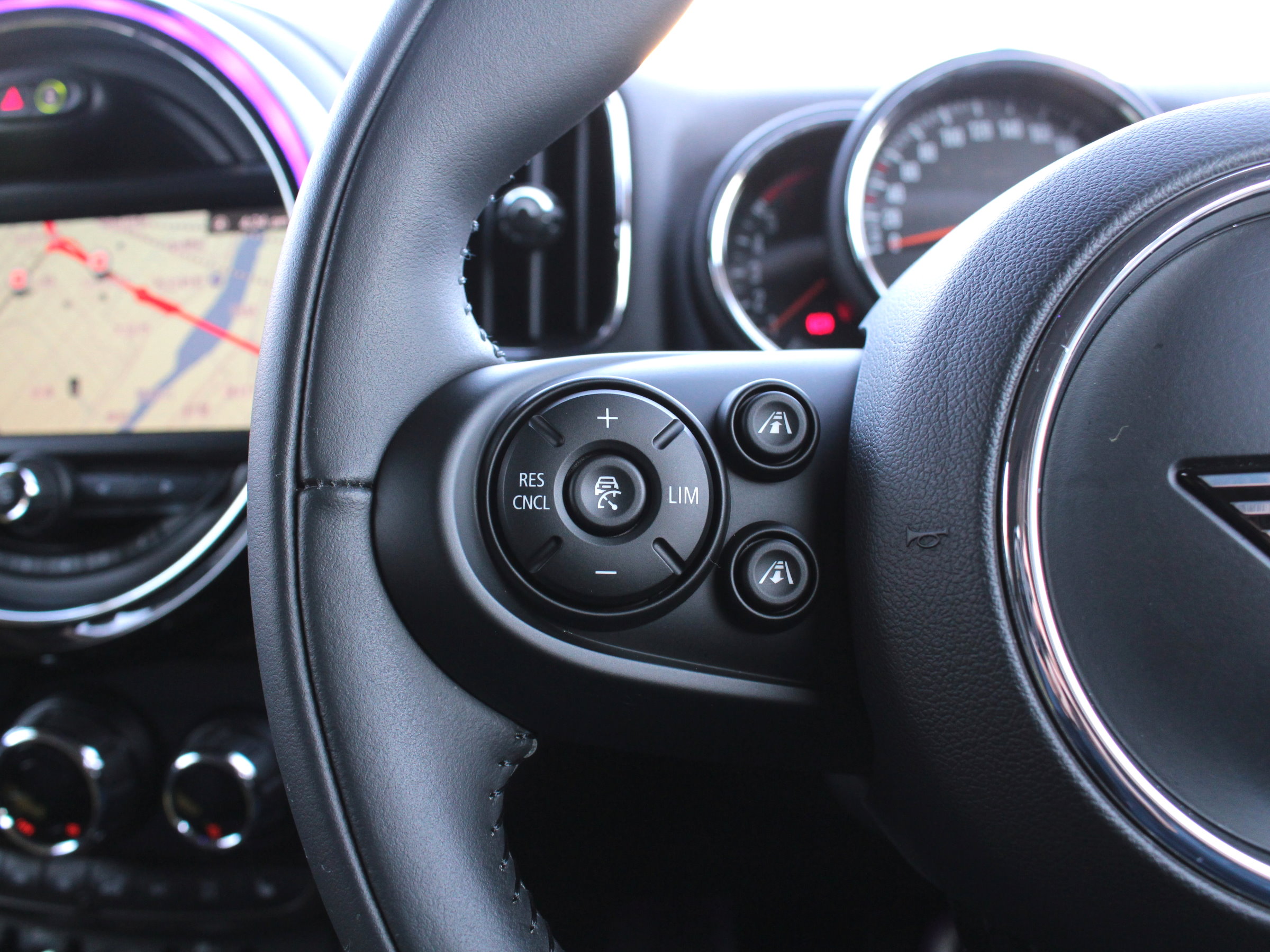 ＢＭＷＭＩＮＩ　クーパーＤ　クロスオーバー　オール４