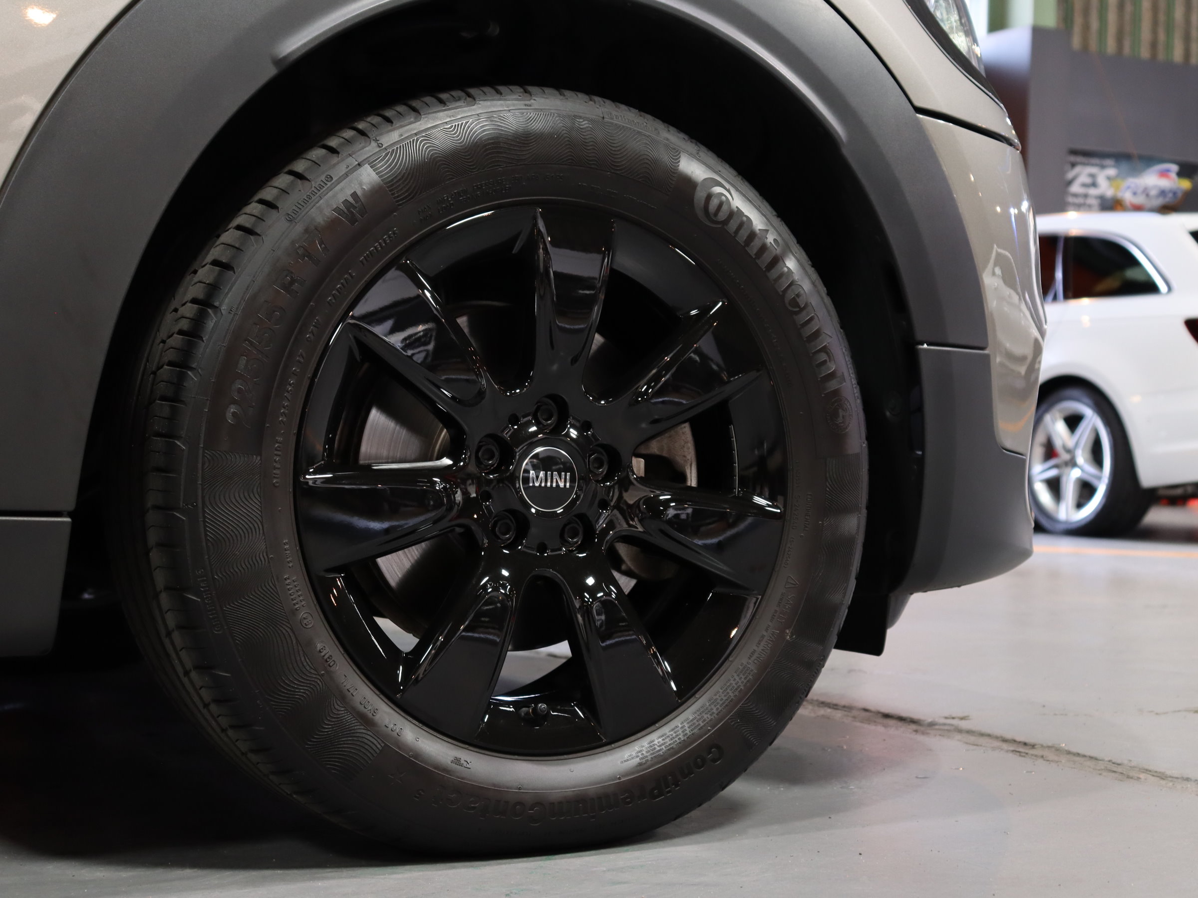 ＢＭＷＭＩＮＩ　クーパーＤ　クロスオーバー　オール４