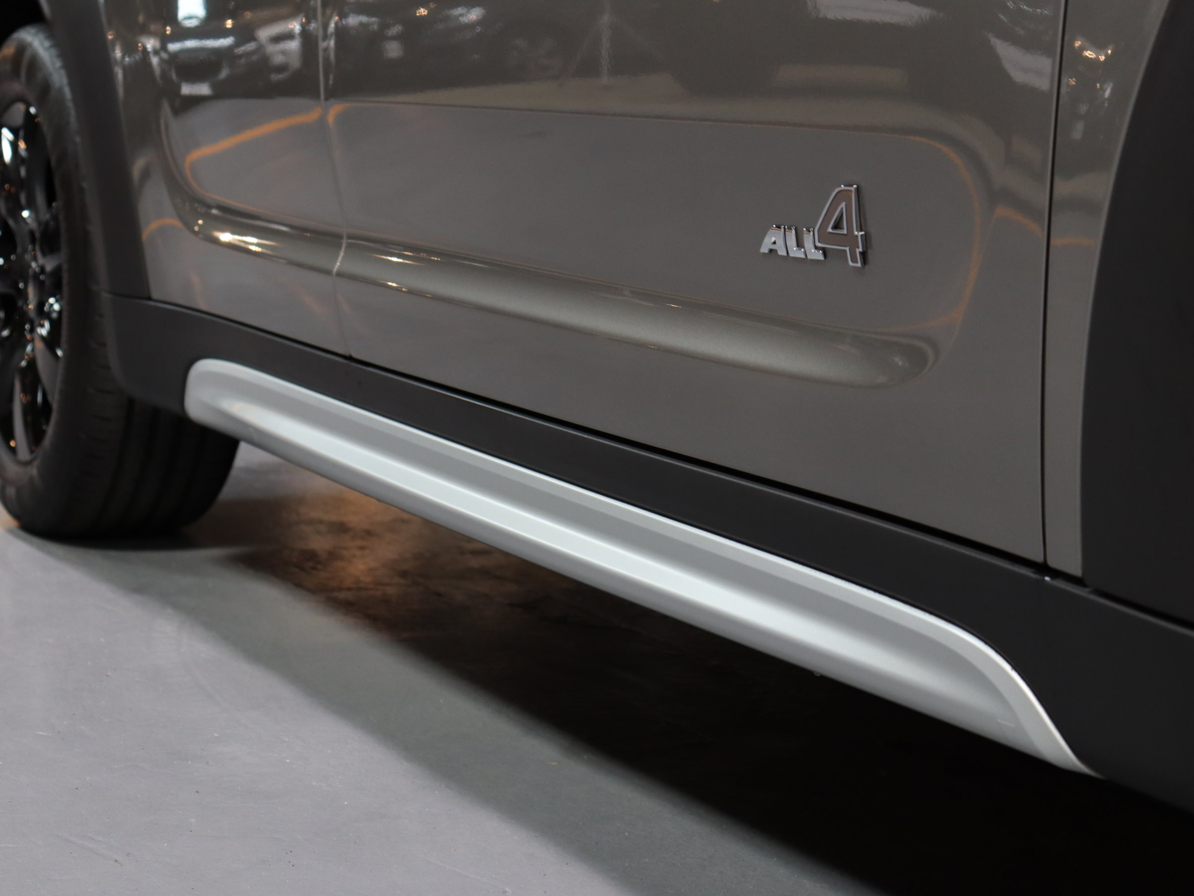 ＢＭＷＭＩＮＩ　クーパーＤ　クロスオーバー　オール４