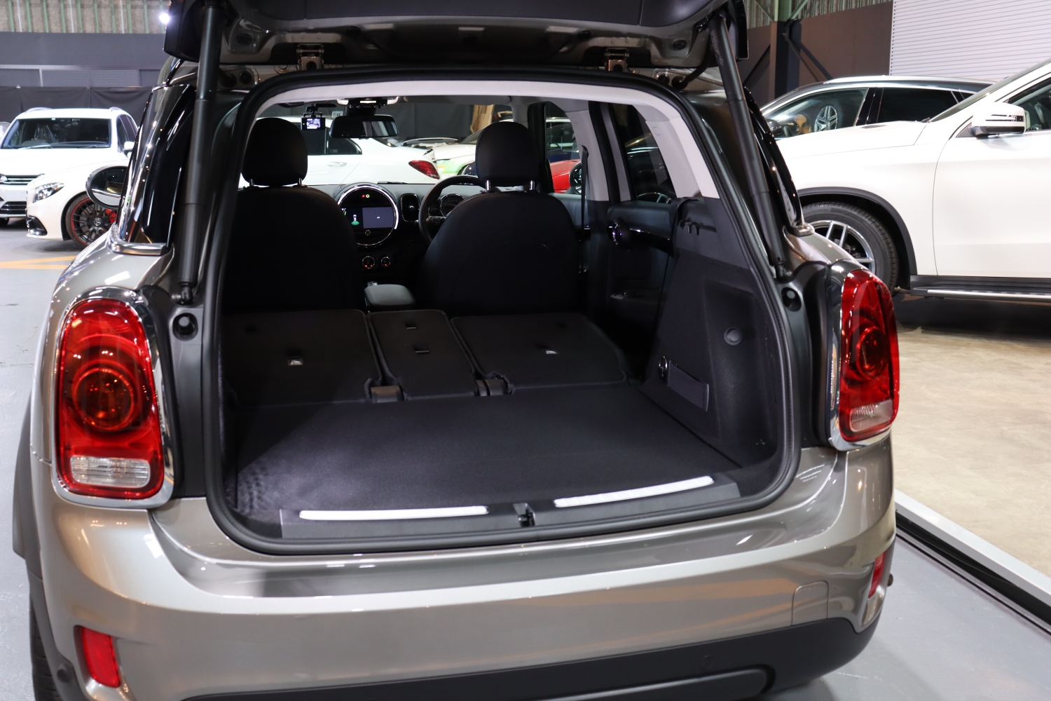 ＢＭＷＭＩＮＩ　クーパーＤ　クロスオーバー　オール４