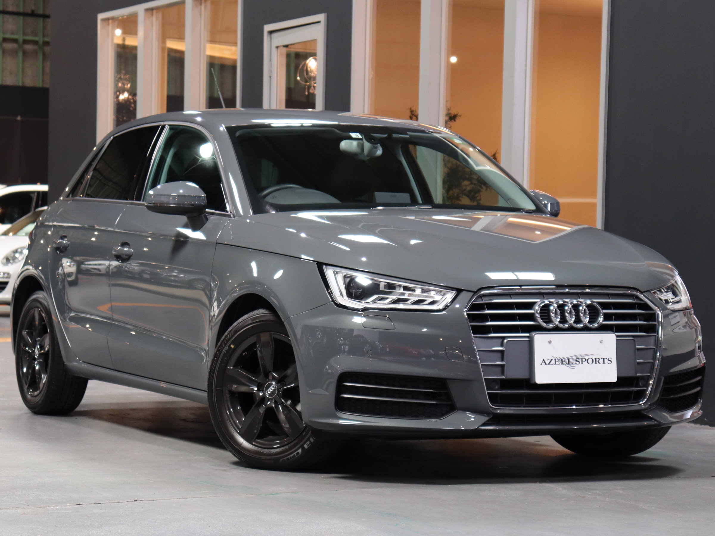 アウディ　Ａ１スポーツバック　１．０ＴＦＳＩ