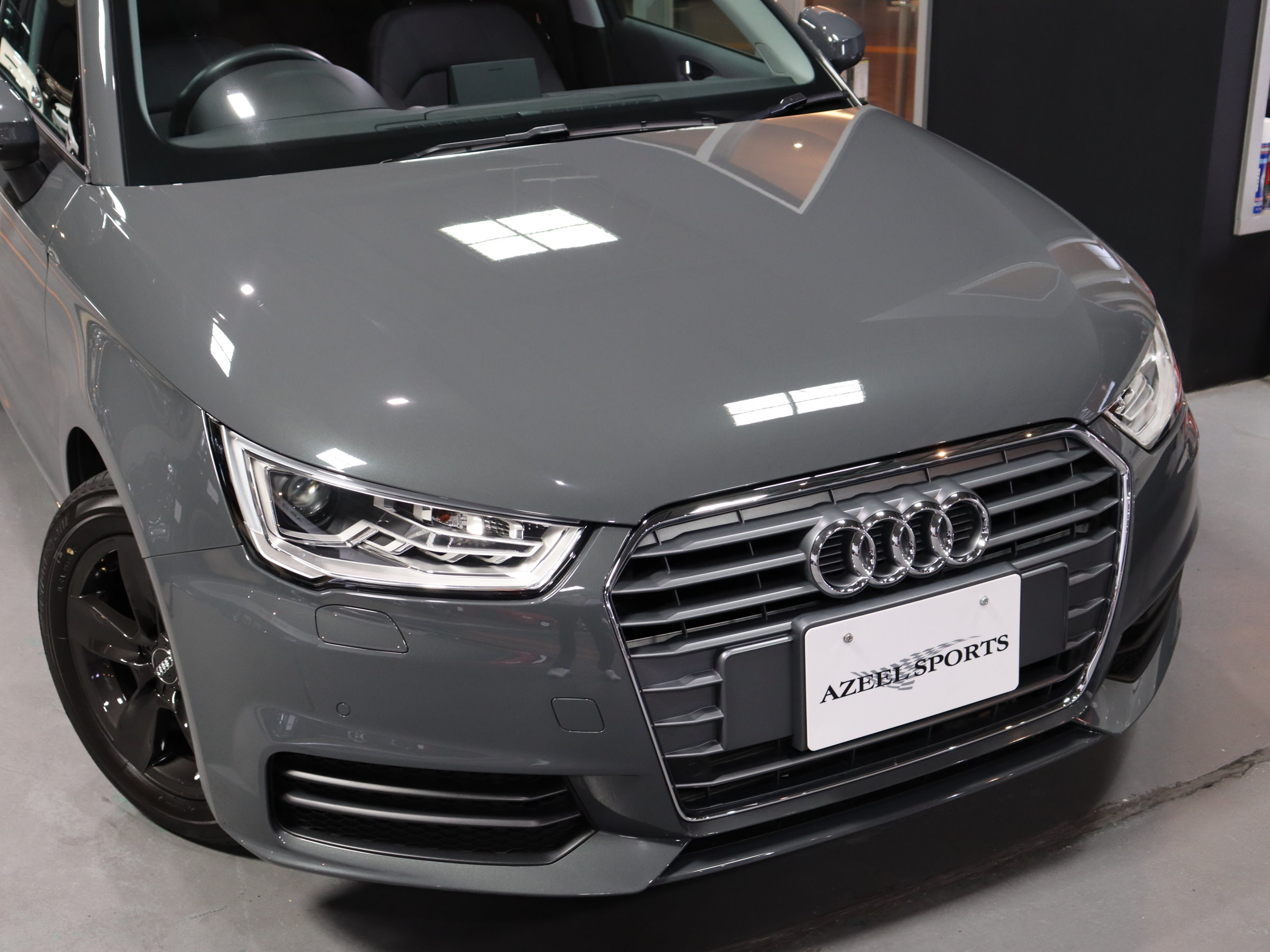 アウディ　Ａ１スポーツバック　１．０ＴＦＳＩ