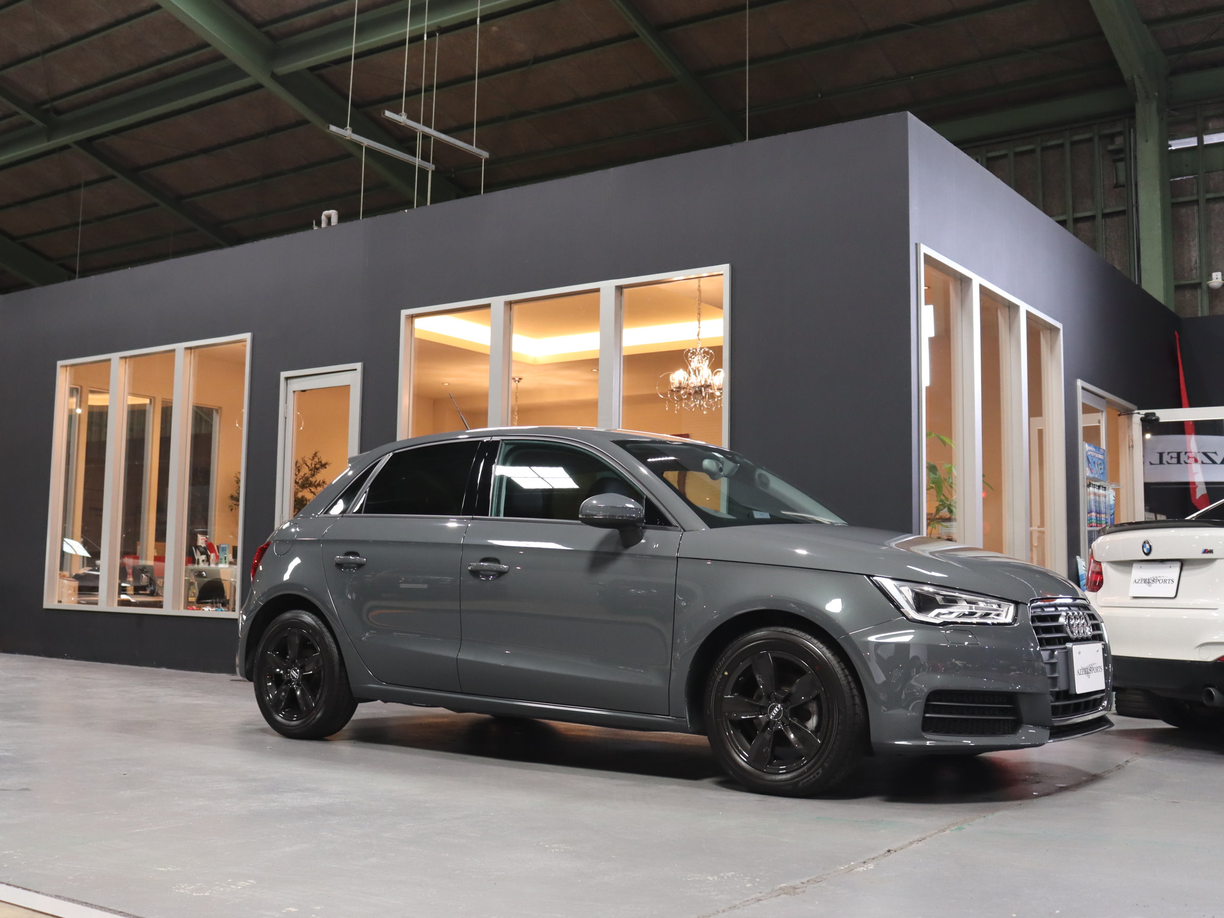 アウディ　Ａ１スポーツバック　１．０ＴＦＳＩ