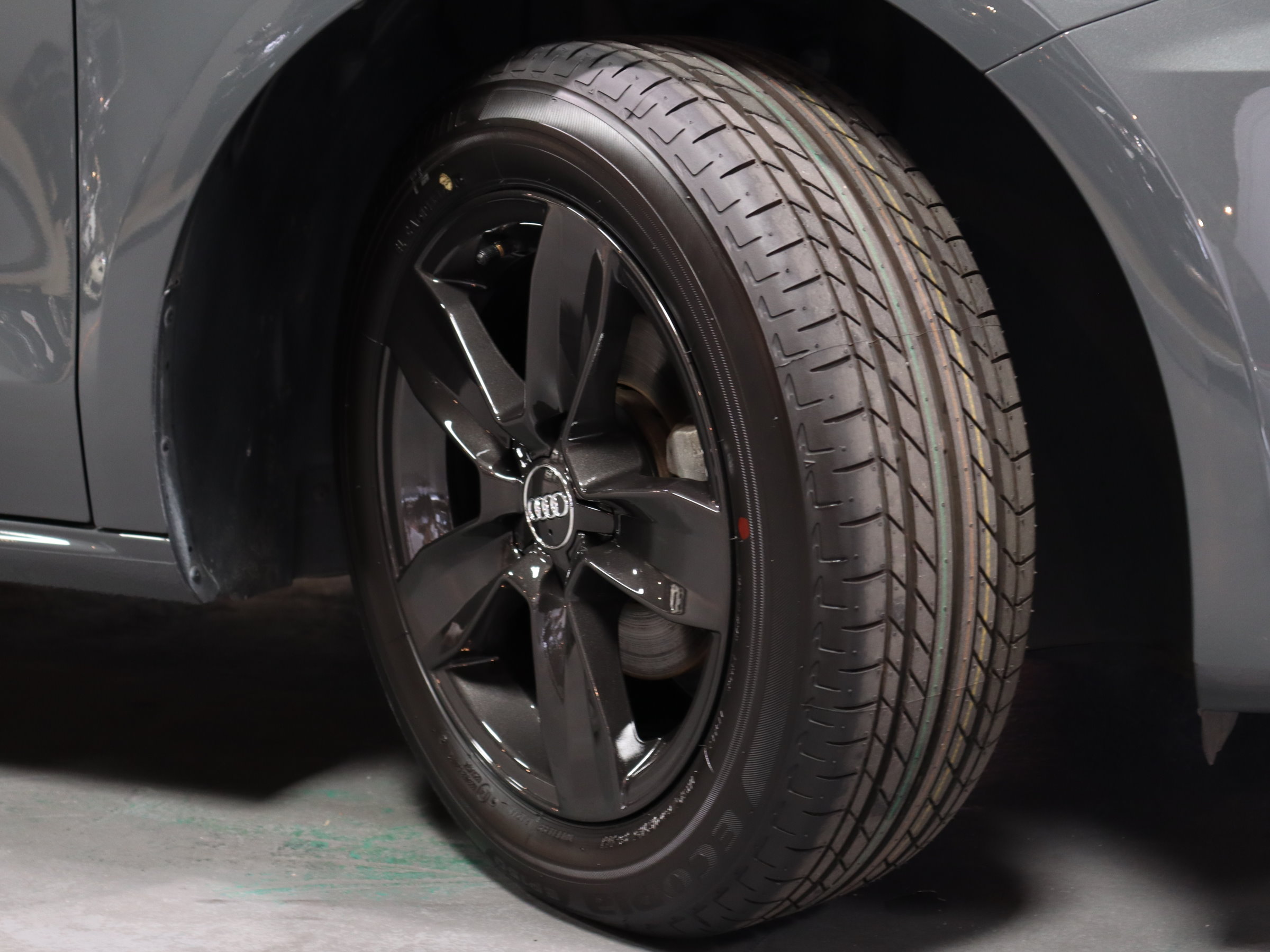 アウディ　Ａ１スポーツバック　１．０ＴＦＳＩ