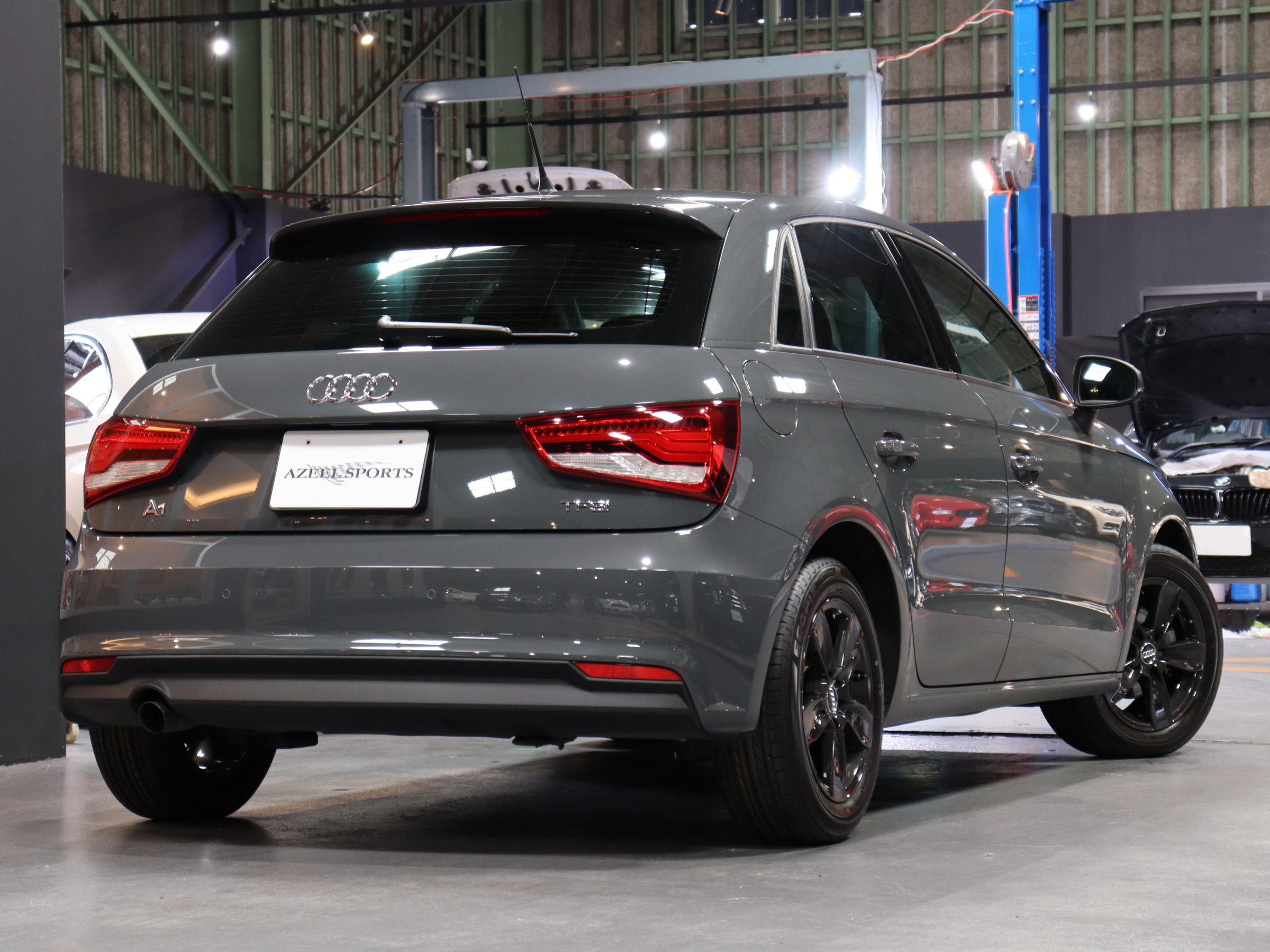 アウディ　Ａ１スポーツバック　１．０ＴＦＳＩ