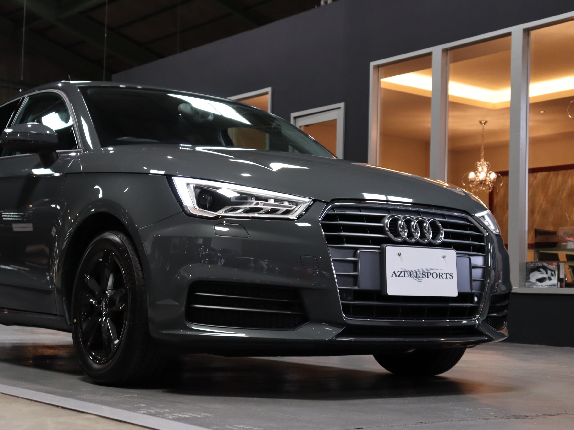 アウディ　Ａ１スポーツバック　１．０ＴＦＳＩ