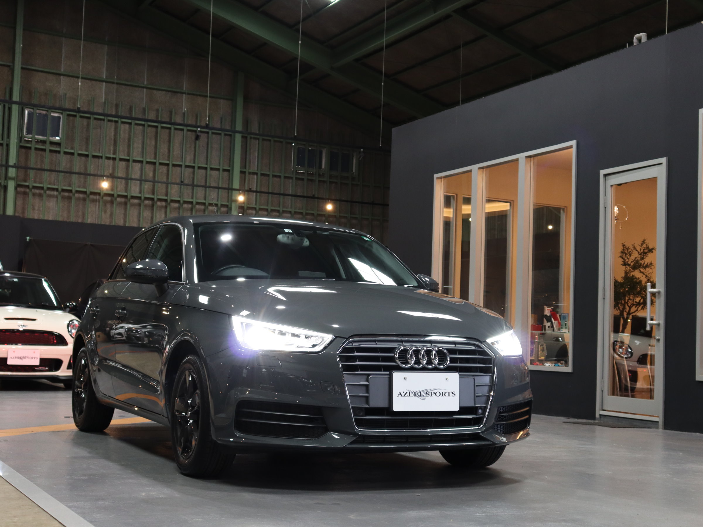 アウディ　Ａ１スポーツバック　１．０ＴＦＳＩ