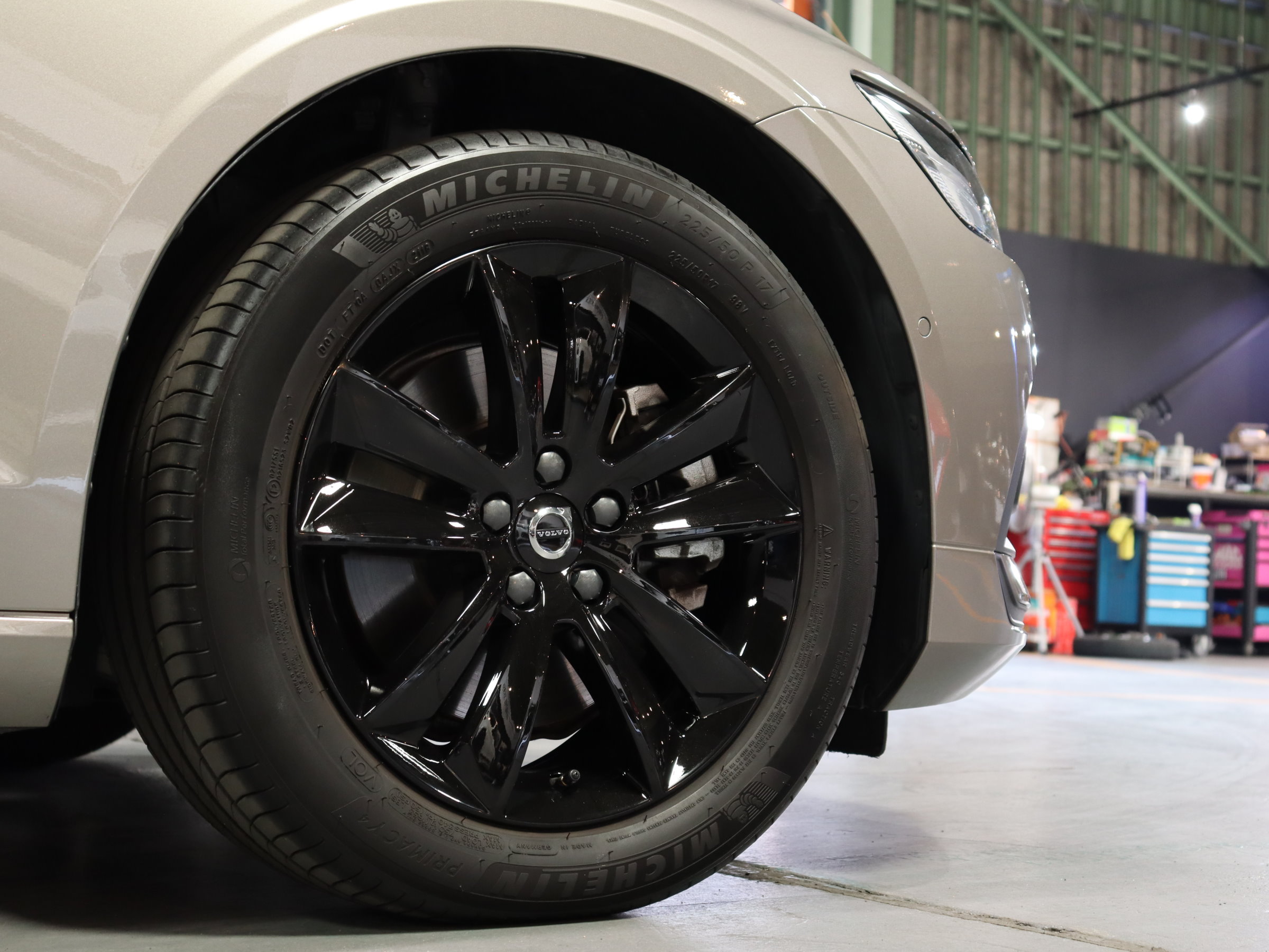 ボルボ　Ｖ６０　Ｔ５　モメンタム