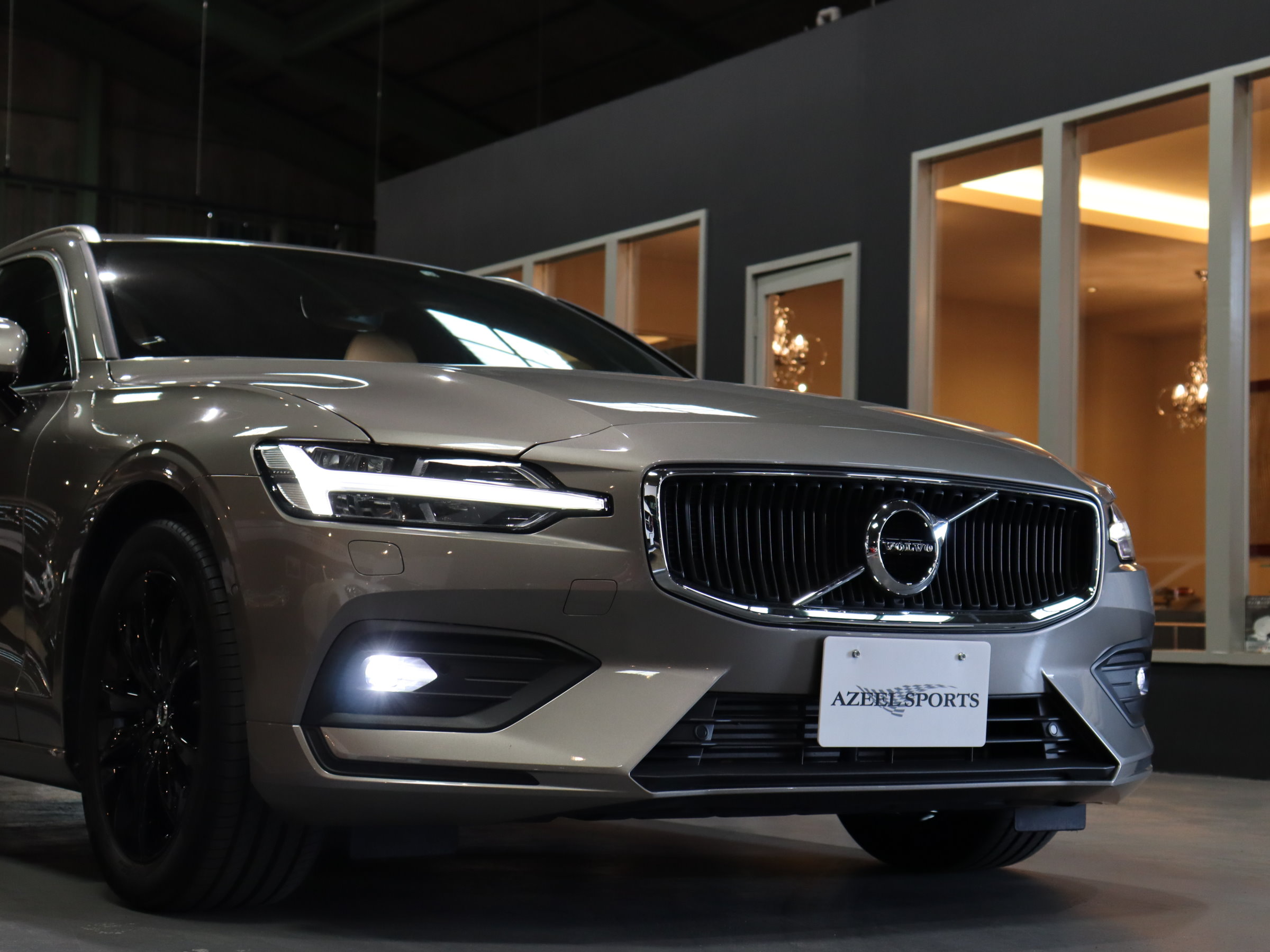 ボルボ　Ｖ６０　Ｔ５　モメンタム