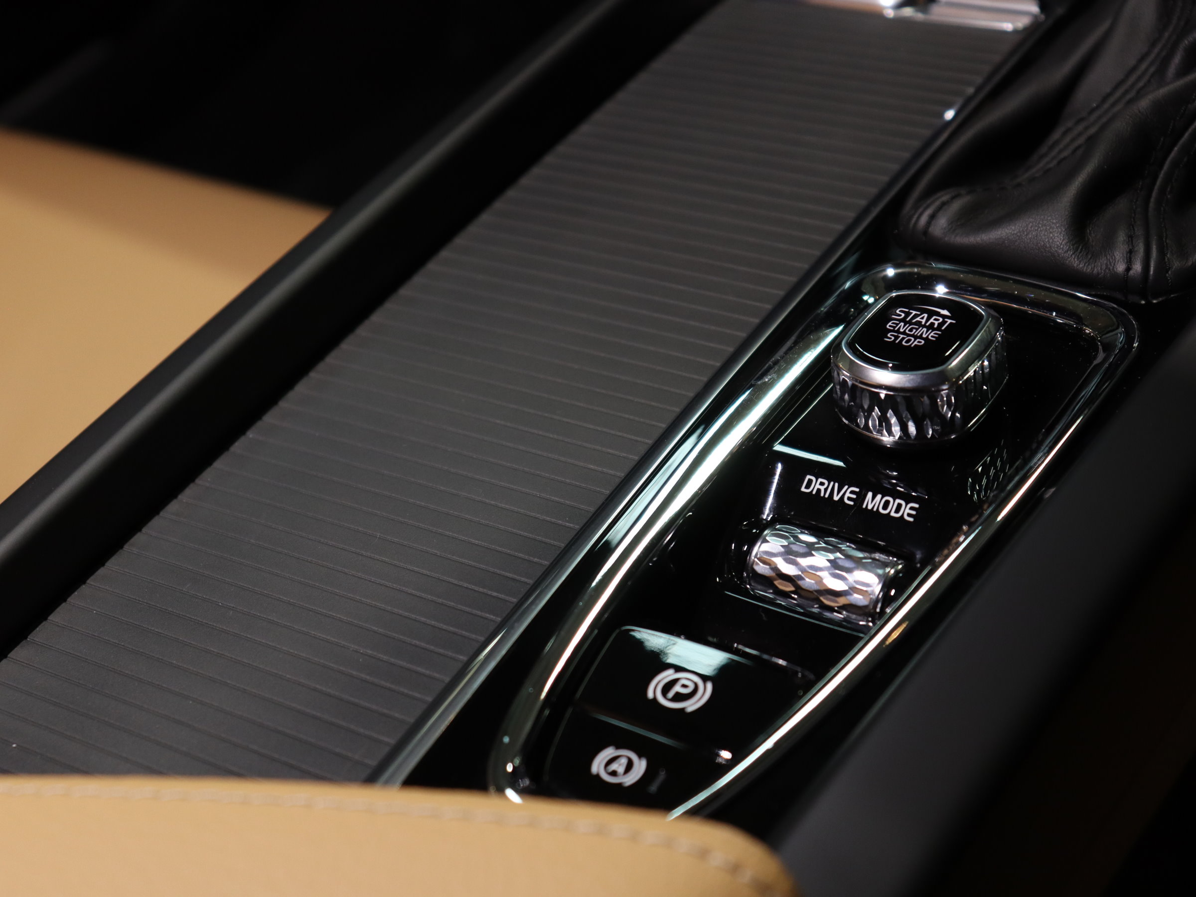 ボルボ　Ｖ６０　Ｔ５　モメンタム