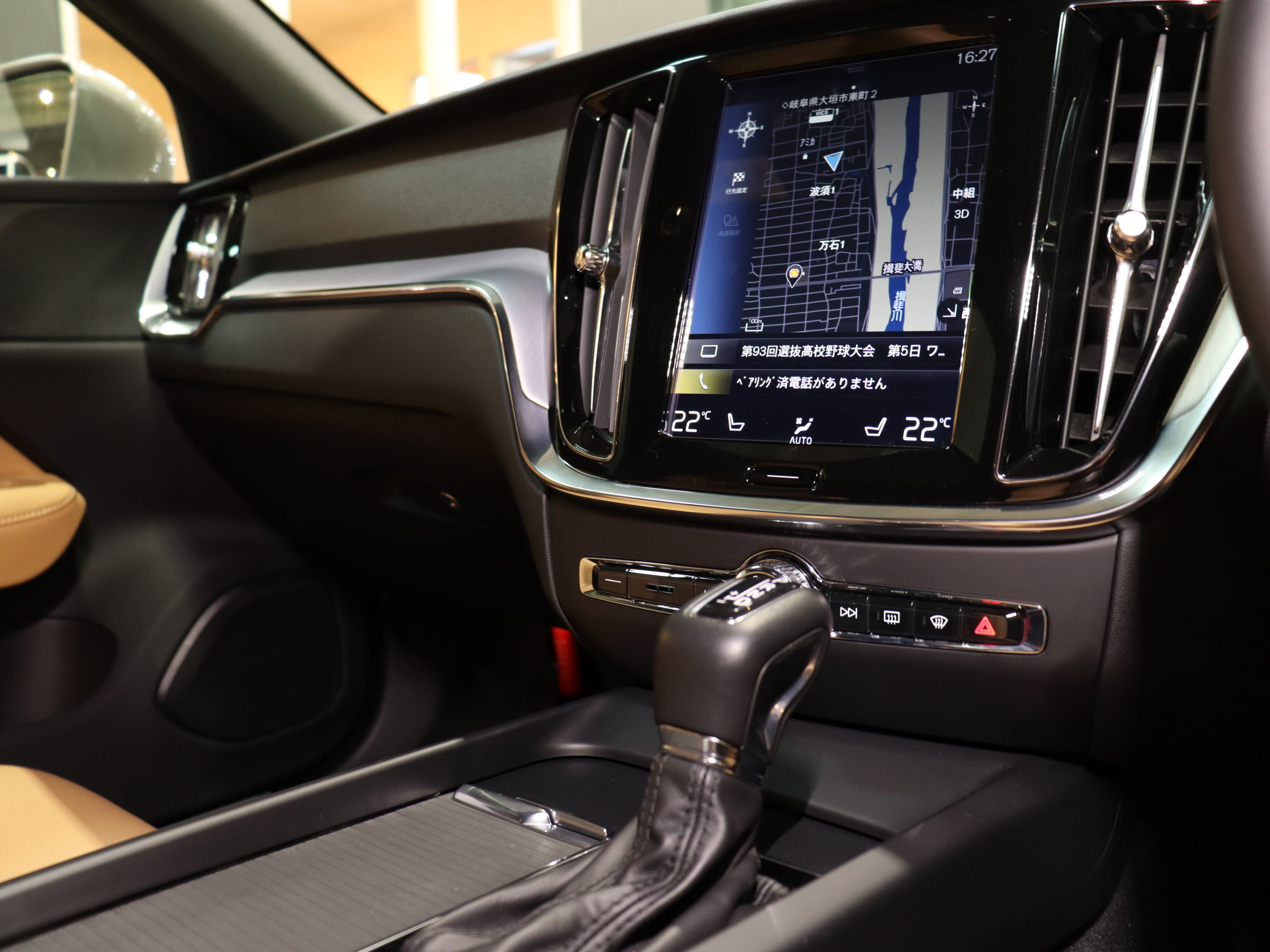 ボルボ　Ｖ６０　Ｔ５　モメンタム