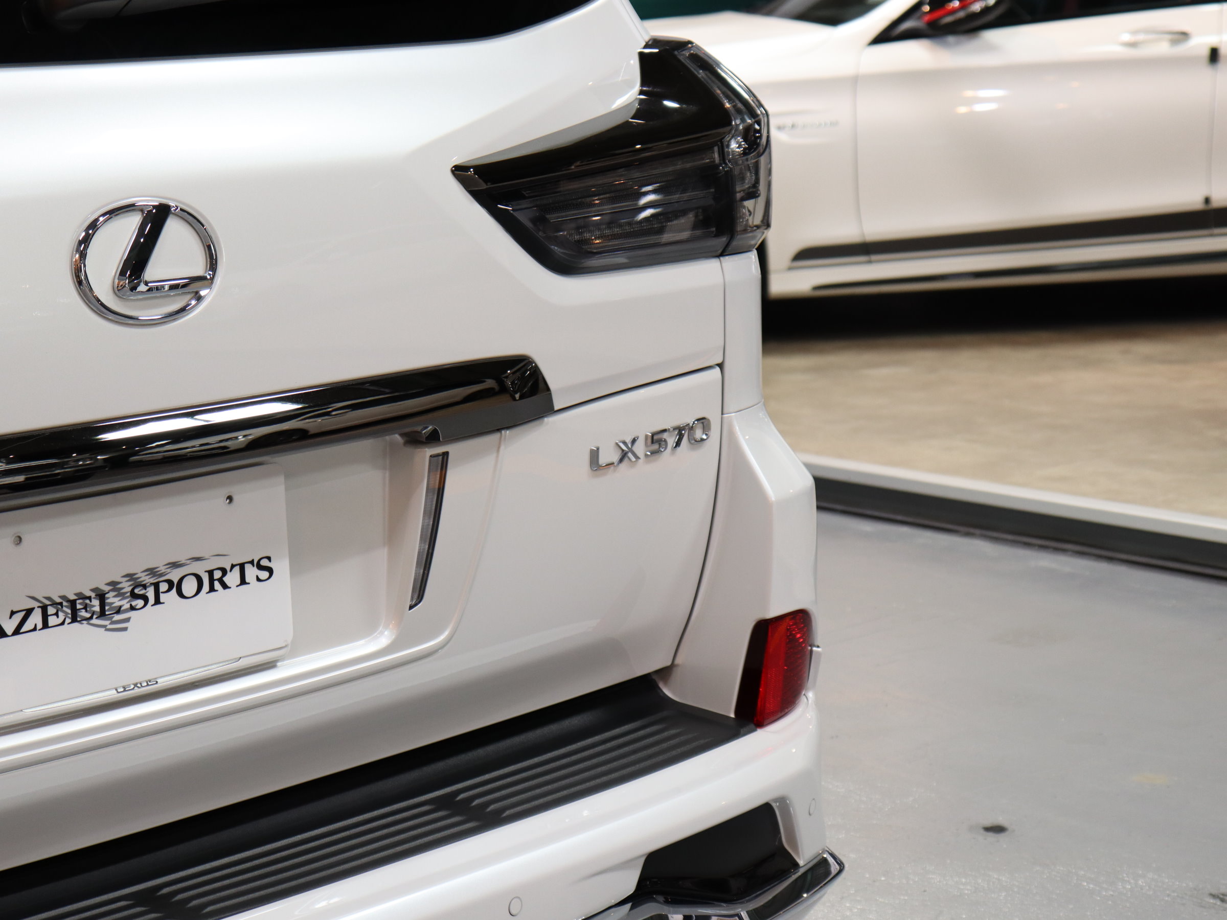 レクサス　ＬＸ５７０　Ｂｌａｃｋ　Ｓｅｑｕｅｎｃｅ（ブラックシークエンス）　５人乗り