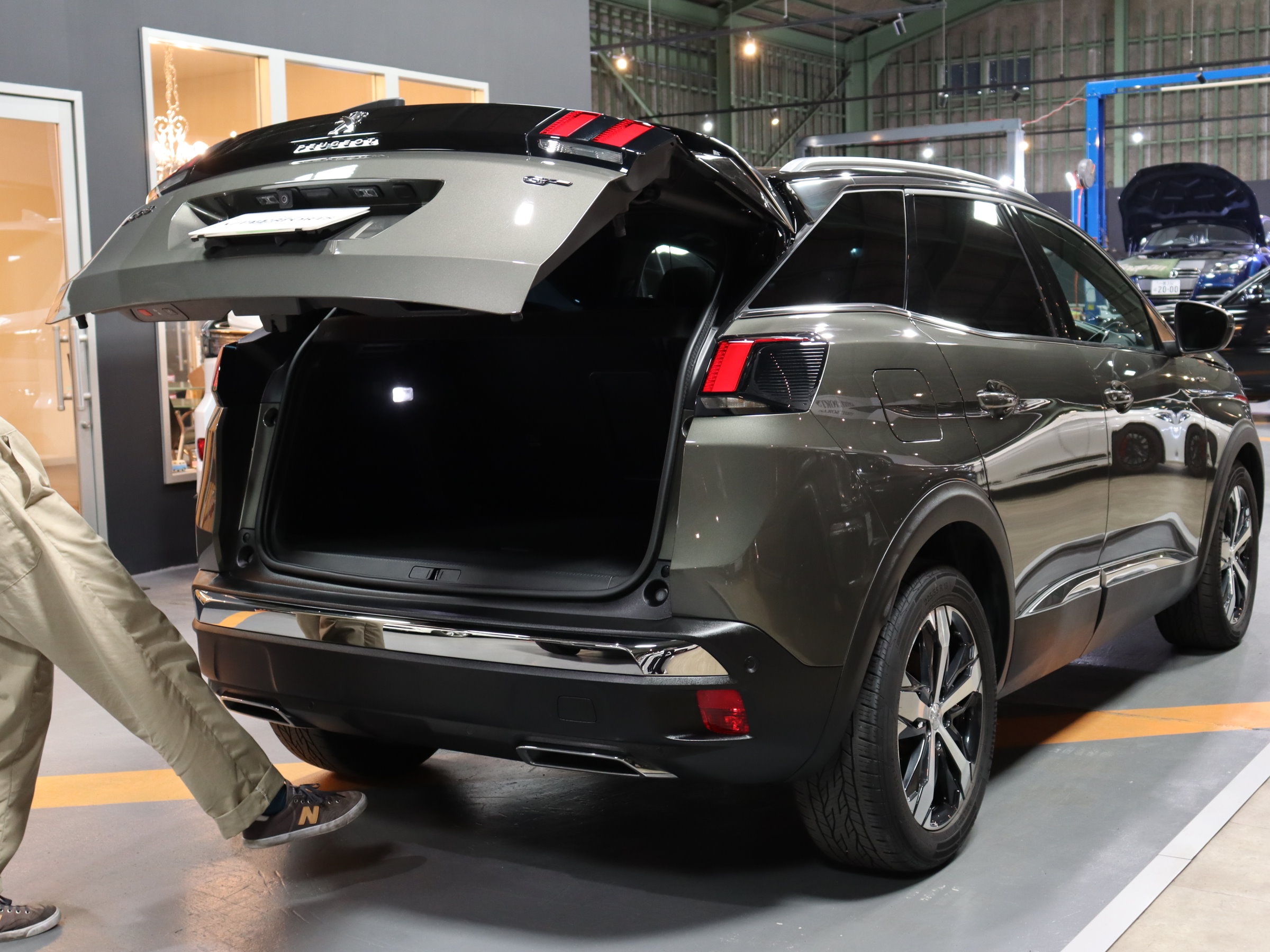 プジョー　３００８　ＧＴブルー　ＨＤｉ　ファーストクラスＰＫＧ