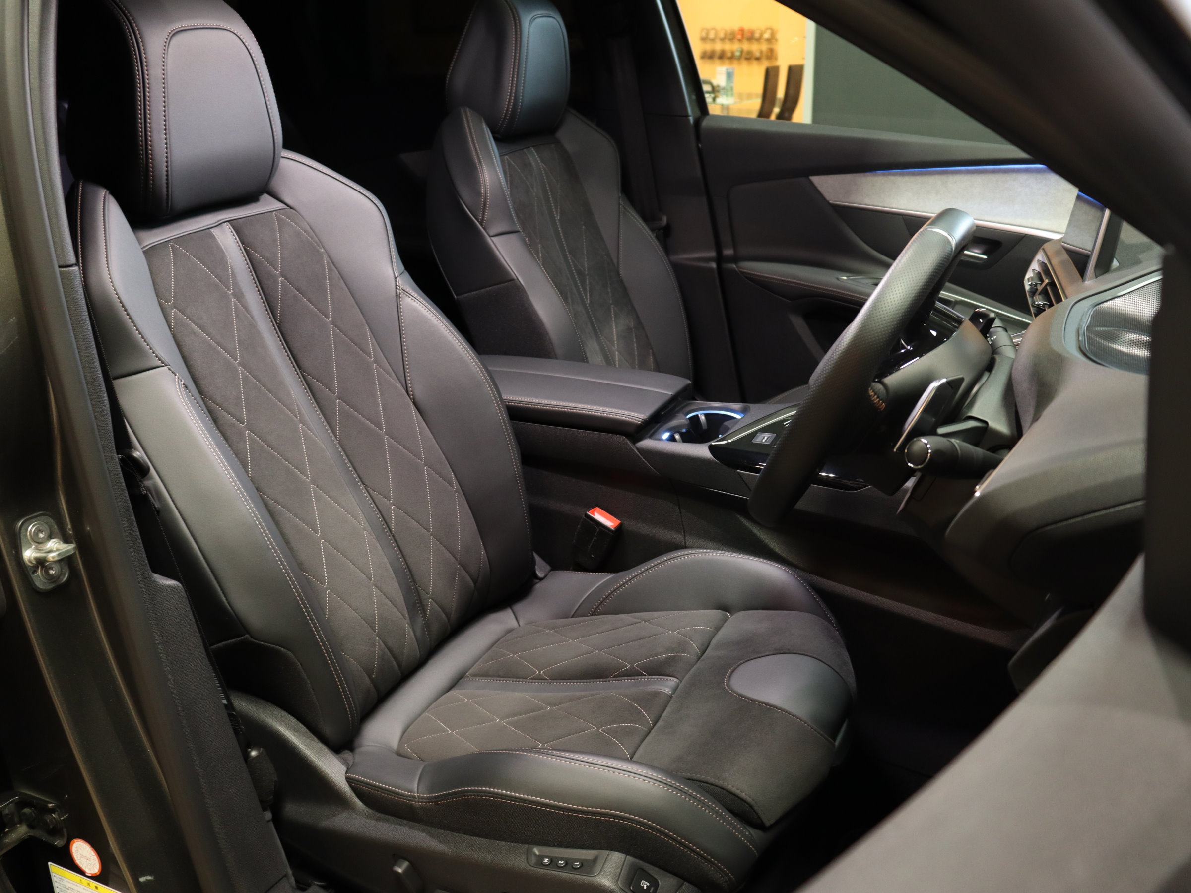 プジョー　３００８　ＧＴブルー　ＨＤｉ　ファーストクラスＰＫＧ