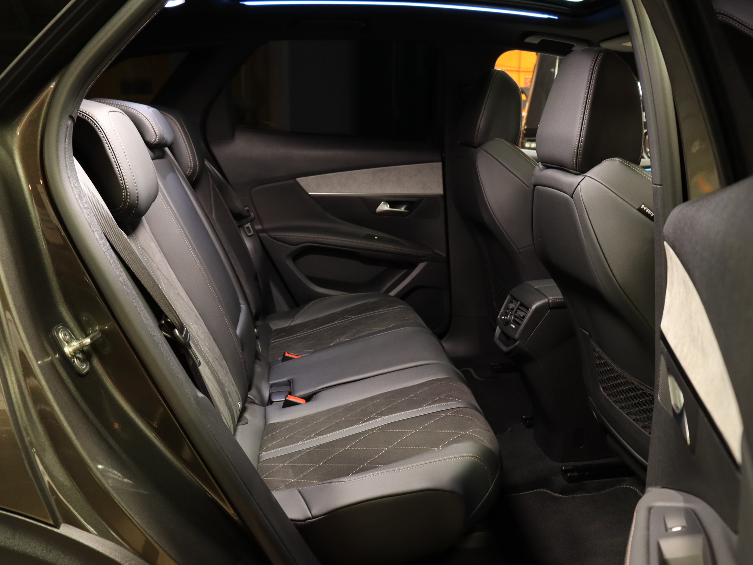 プジョー　３００８　ＧＴブルー　ＨＤｉ　ファーストクラスＰＫＧ