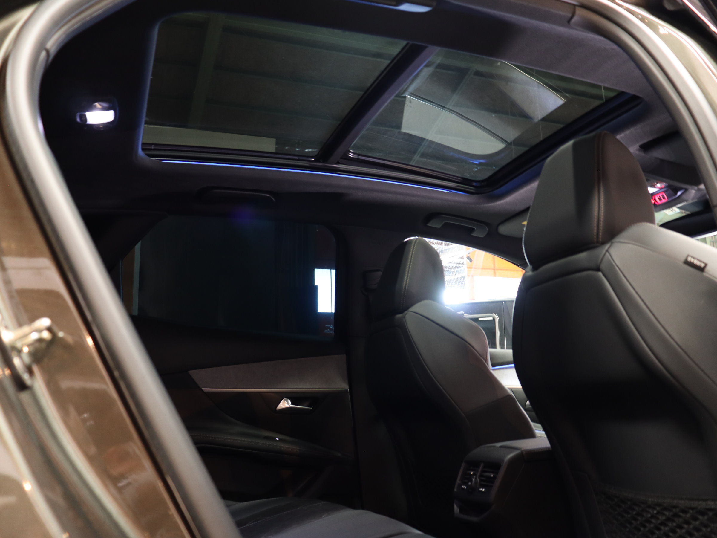 プジョー　３００８　ＧＴブルー　ＨＤｉ　ファーストクラスＰＫＧ