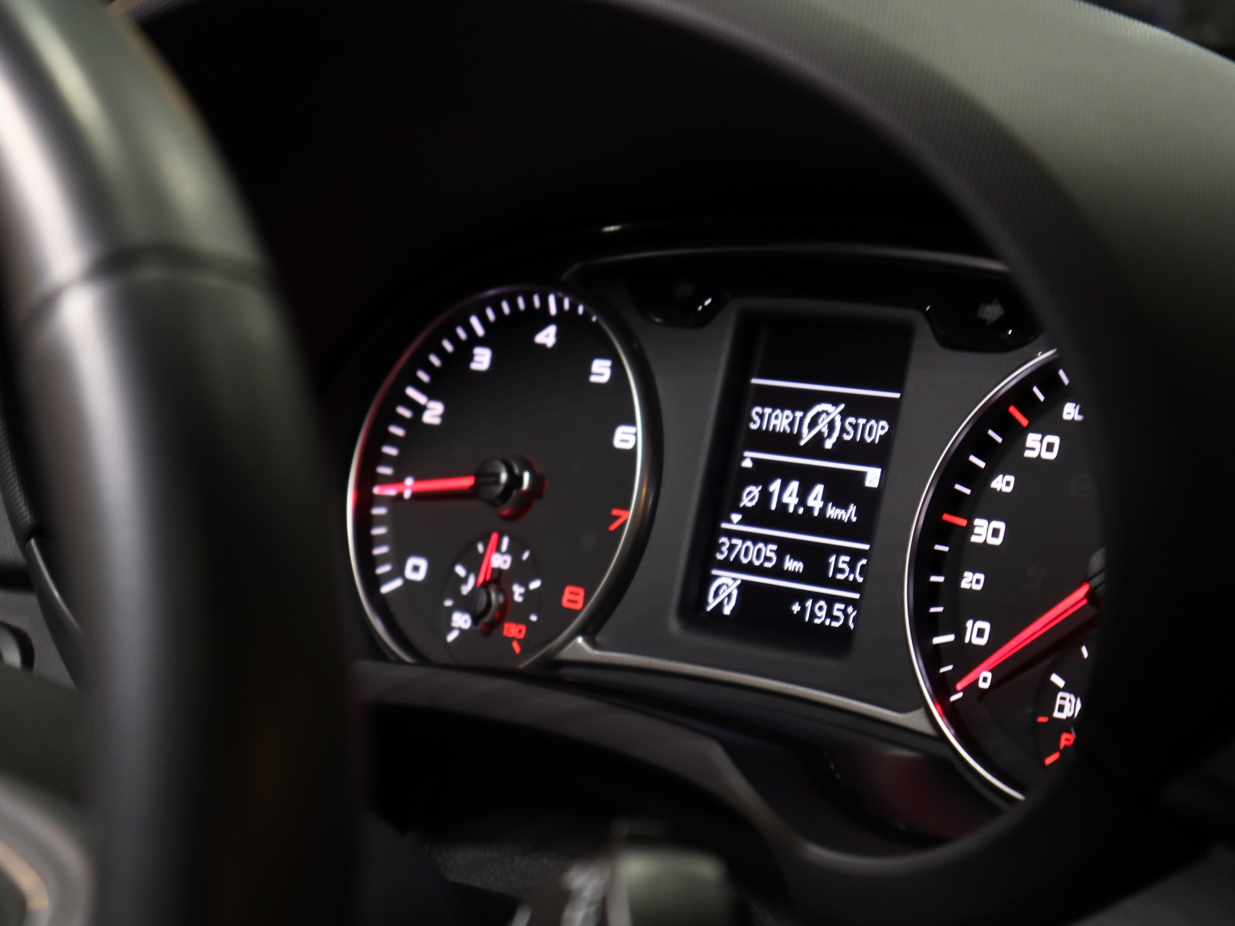 アウディ　Ａ１スポーツバック　１．０ＴＦＳＩ