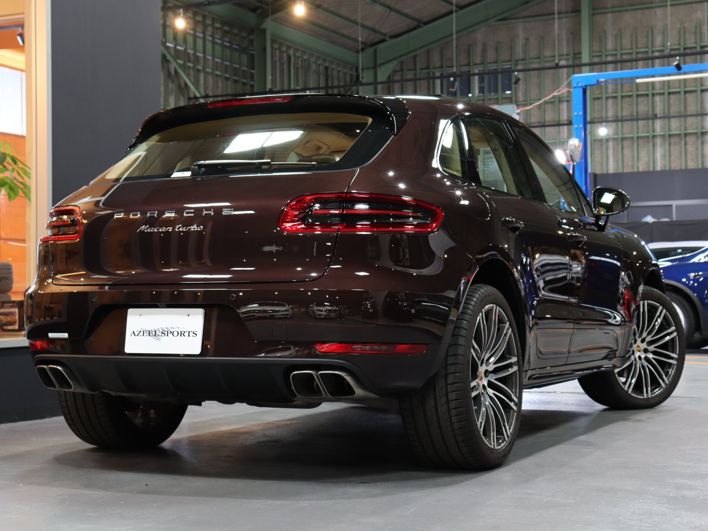 ポルシェ　マカンターボ　ＰＤＫ　スポーツクロノＰＫＧ　４ＷＤ