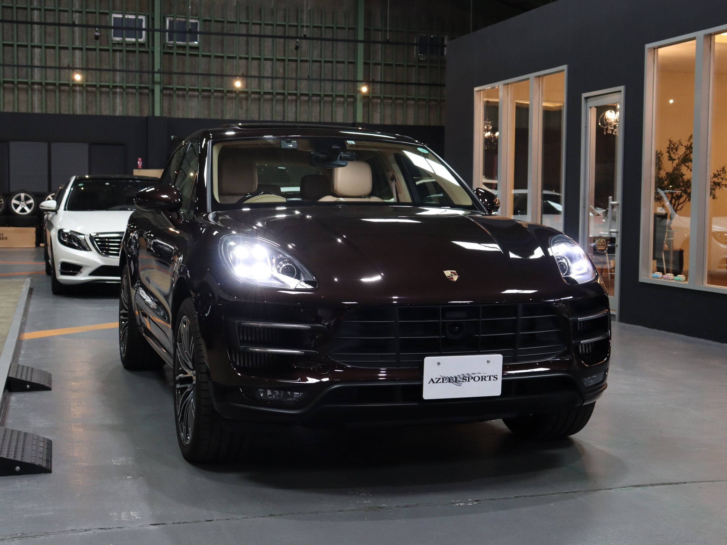 ポルシェ　マカンターボ　ＰＤＫ　スポーツクロノＰＫＧ　４ＷＤ