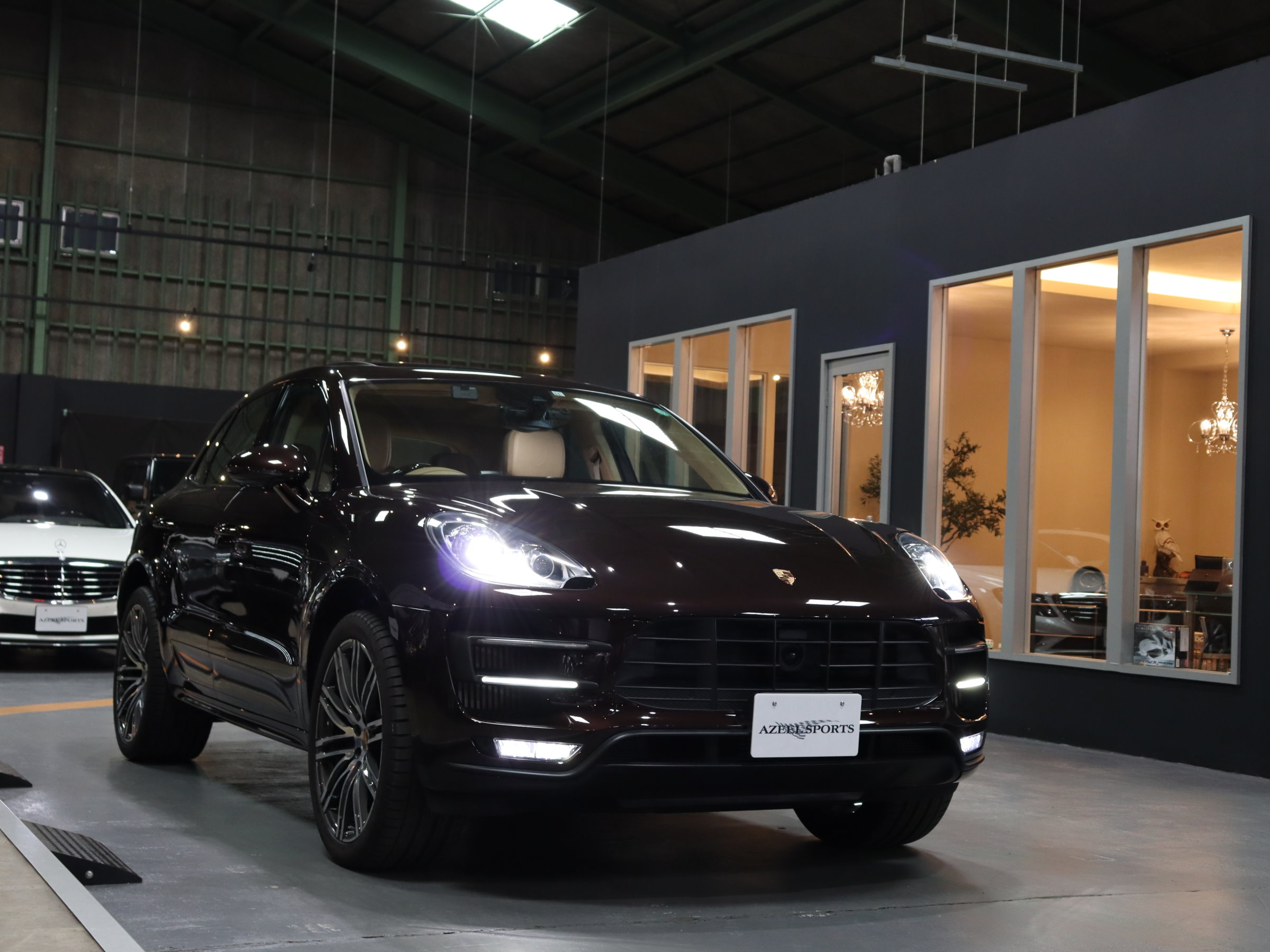 ポルシェ　マカンターボ　ＰＤＫ　スポーツクロノＰＫＧ　４ＷＤ