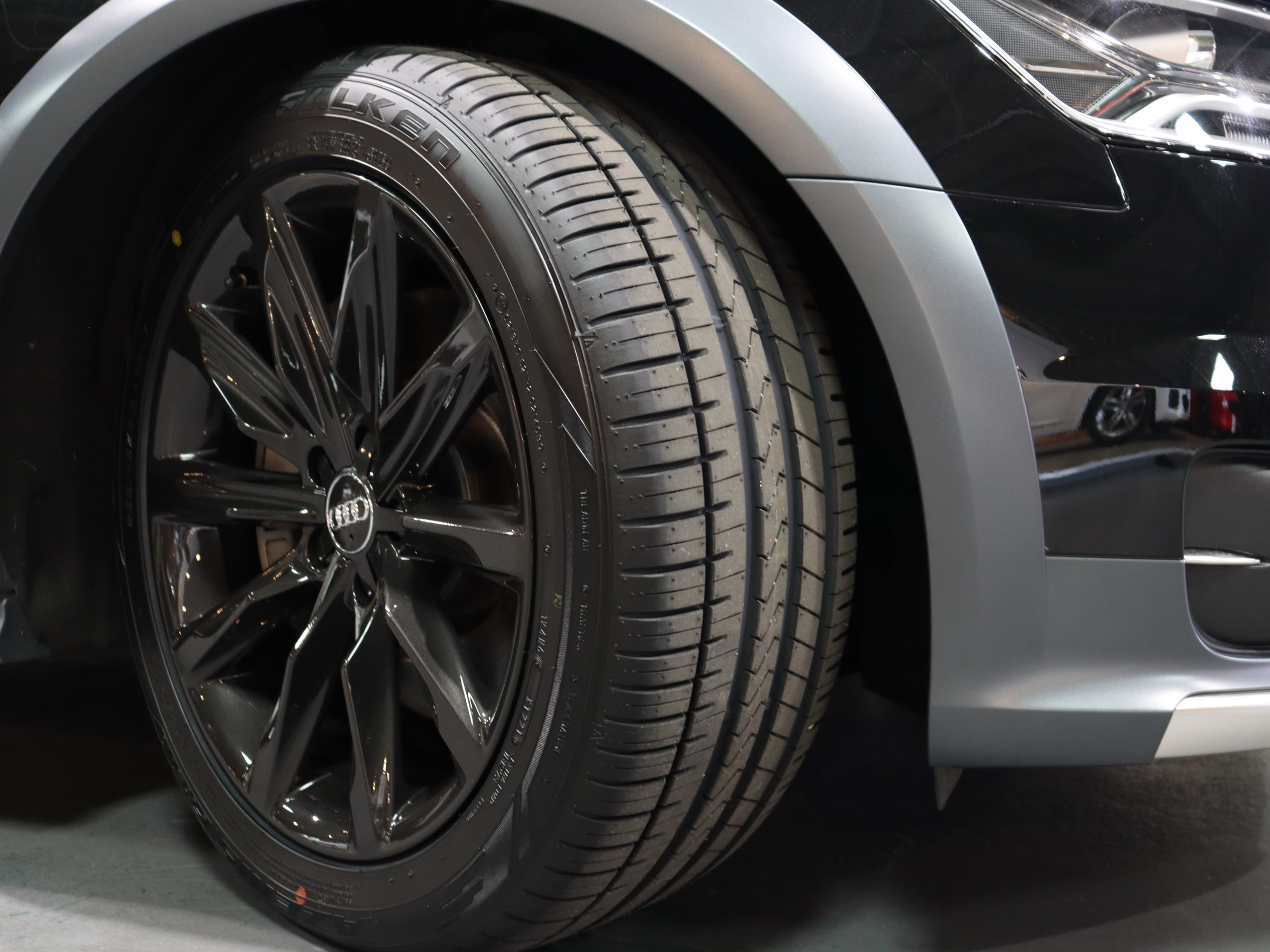 アウディ　Ａ６オールドクワトロ　３．０ＴＦＳＩ